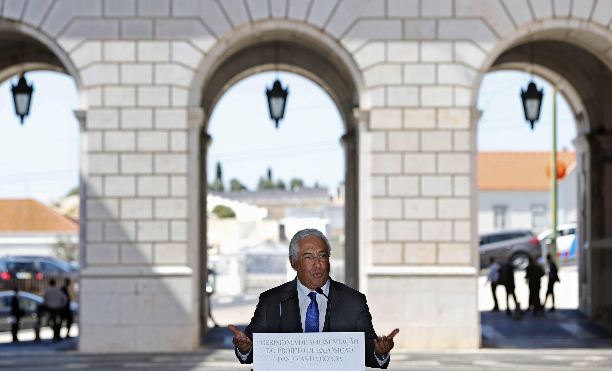António Costa promete médicos de família para todos e uma nova prestação na deficiência