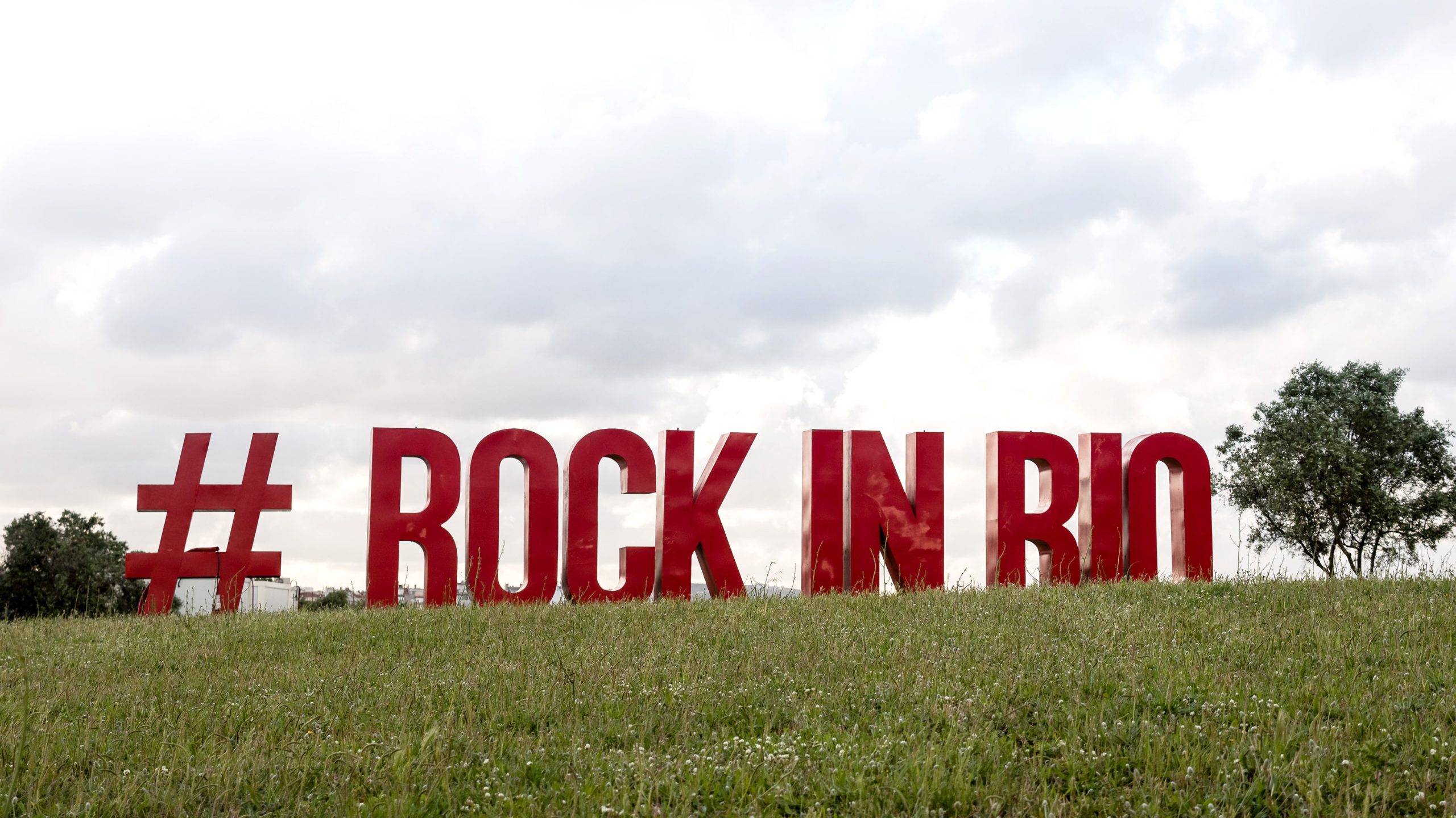 Calor desafia resistência dos fãs dos Aerosmith no início da reta final do Rock in Rio