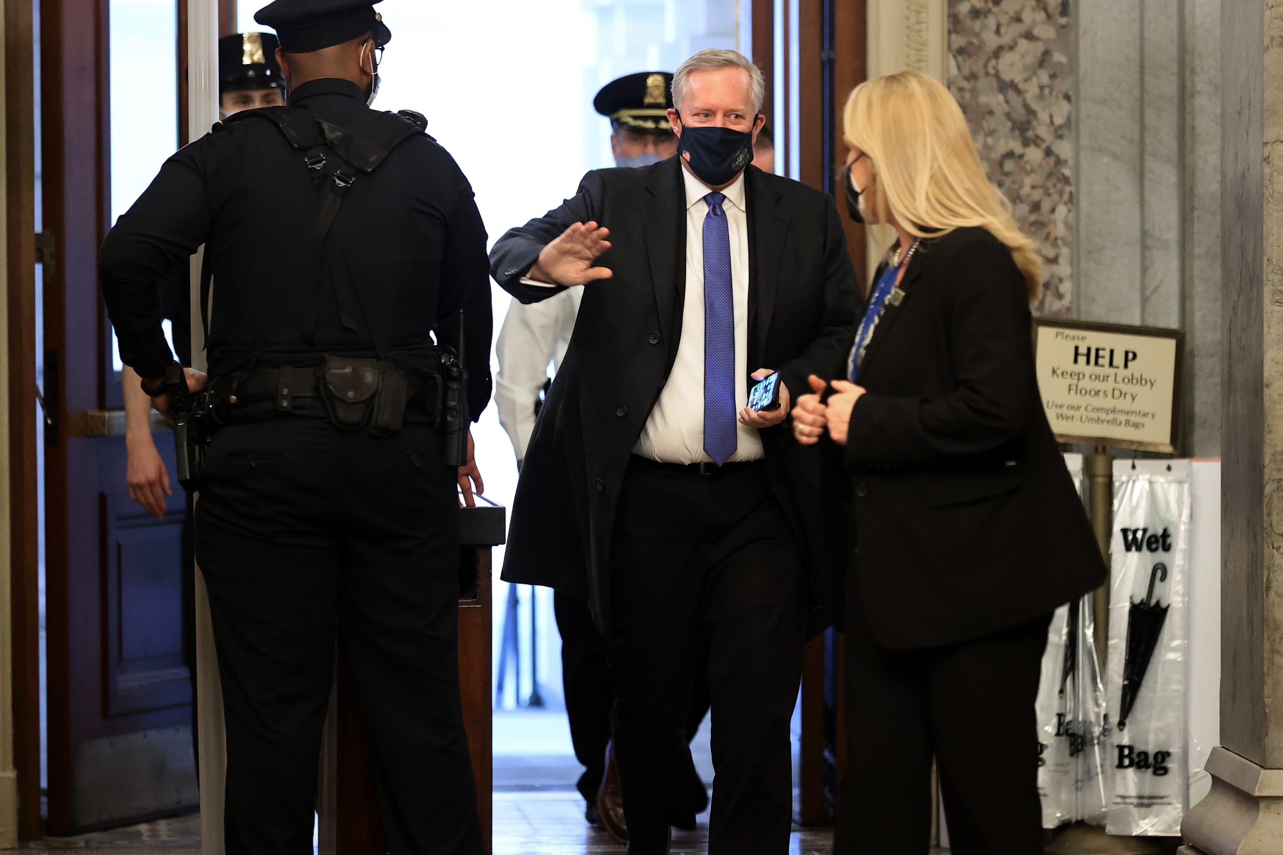 Ex-assessor de Trump aceita colaborar com investigação a invasão do Capitólio
