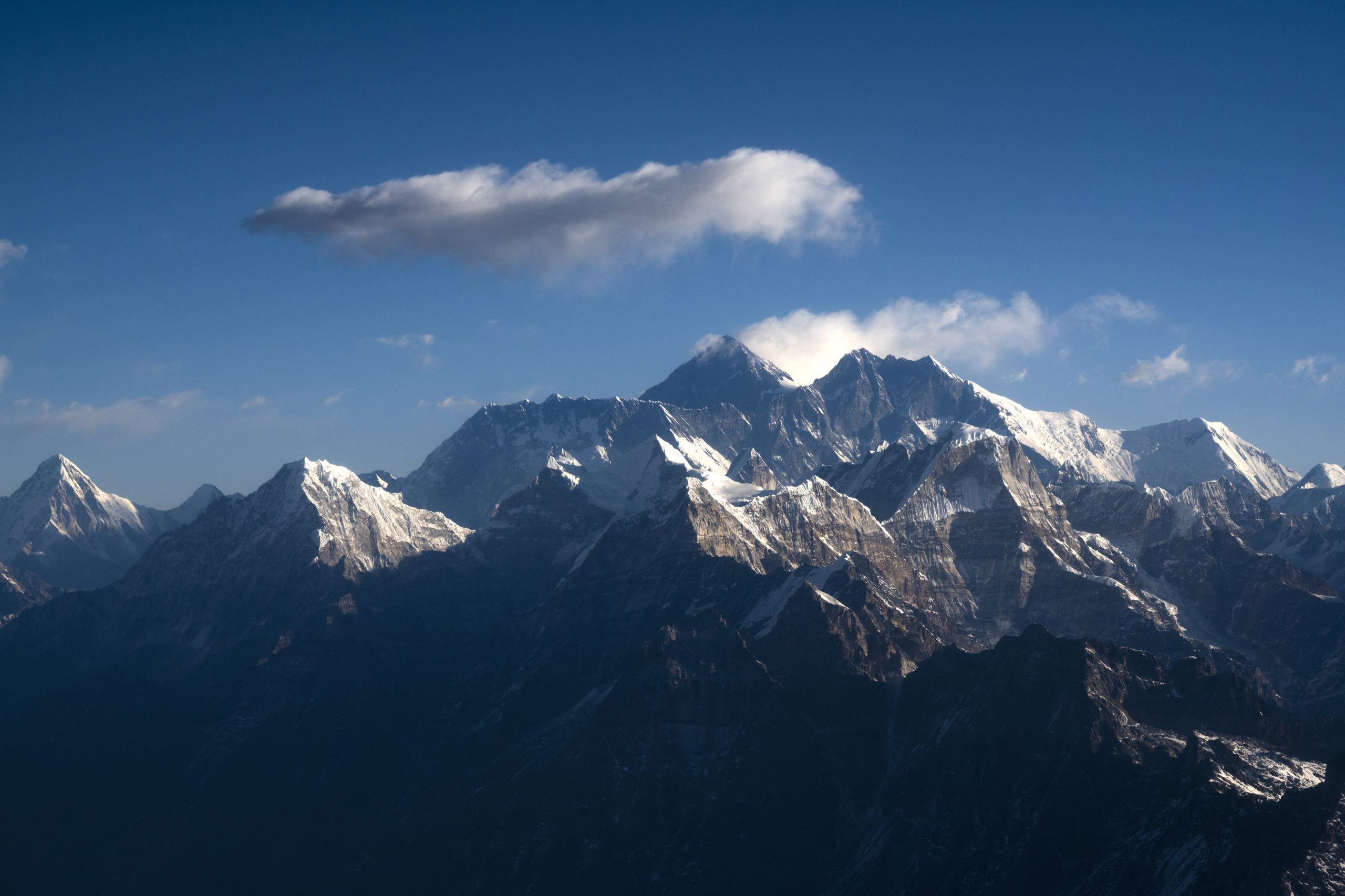 Erosão fluvial está a aumentar a altura do Monte Everest, dizem os especialistas