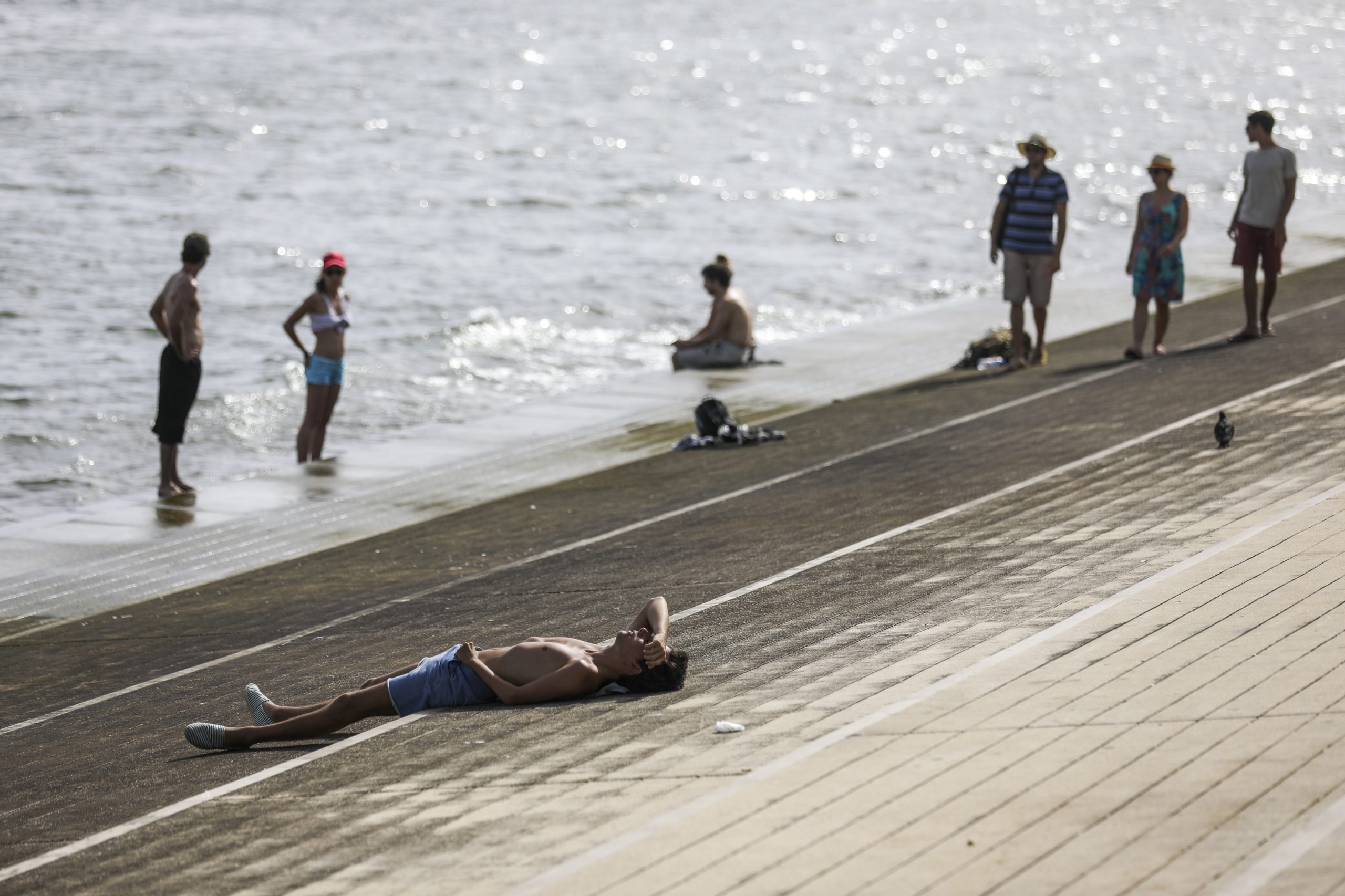 Sete distritos do interior em aviso amarelo até às 21:00. Máximas chegam aos 36 graus