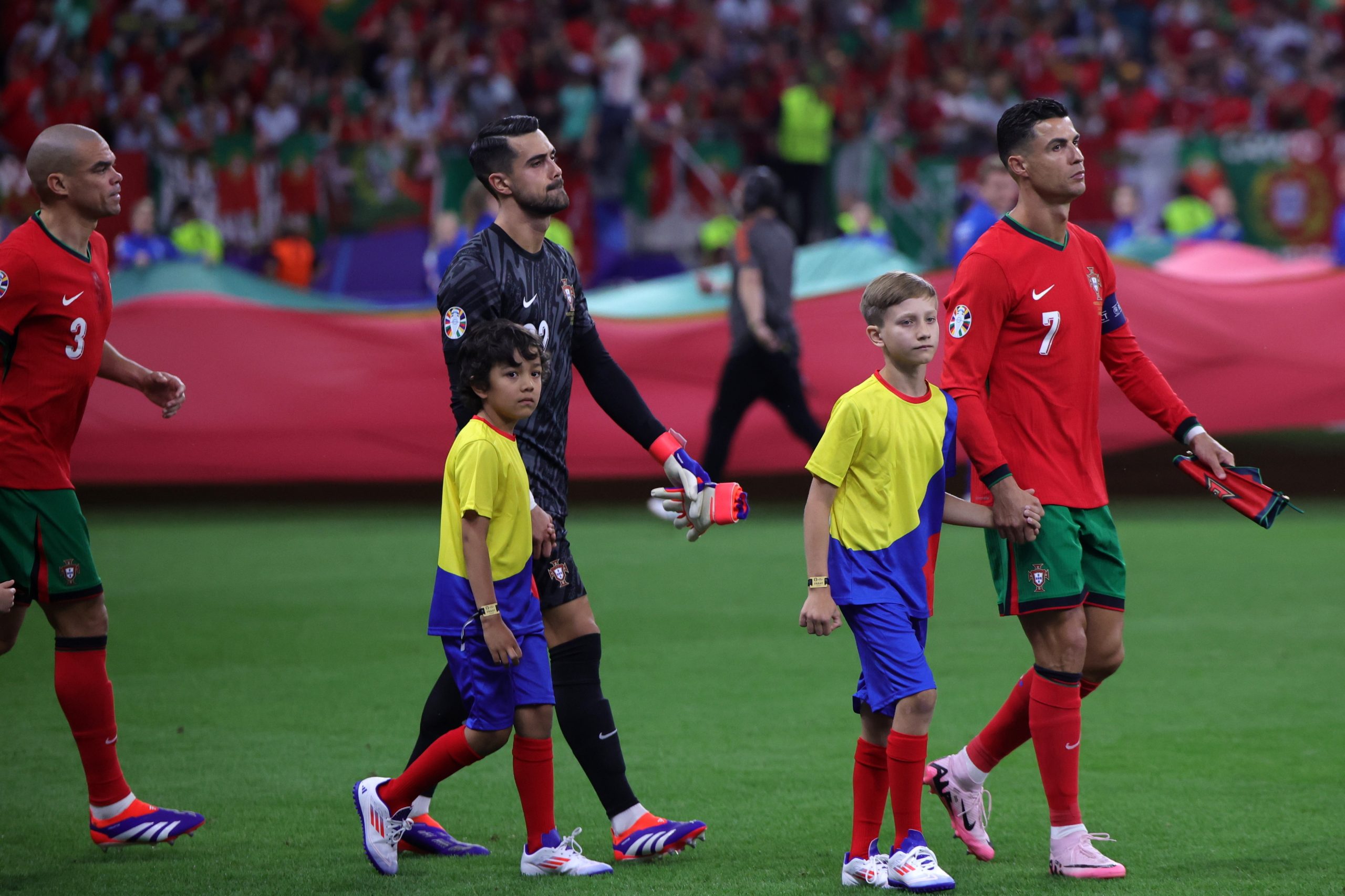 Euro2024: Herói Diogo Costa leva Portugal aos ‘quartos’  Veja as fotos do jogo