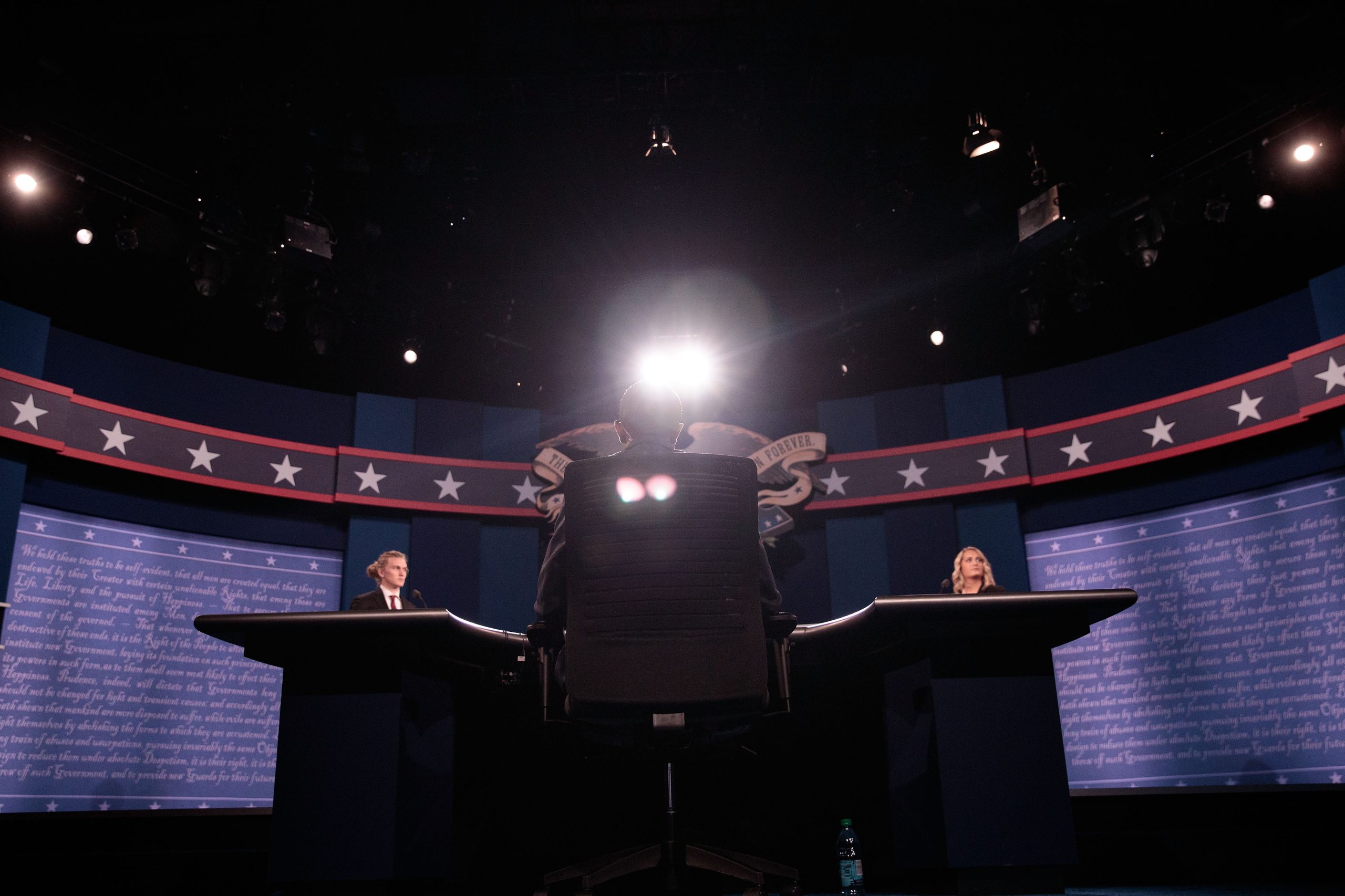 Trump ameaça levar ex-amante de Bill Clinton ao debate. “É uma estrela de reality show”, responde equipa de Hillary