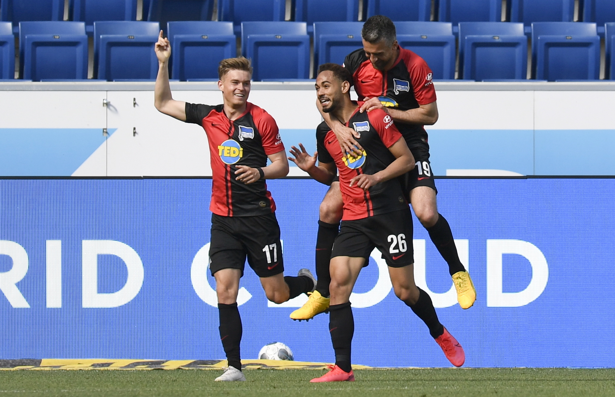 Bundesliga não vai punir celebrações de golos sem distanciamento social
