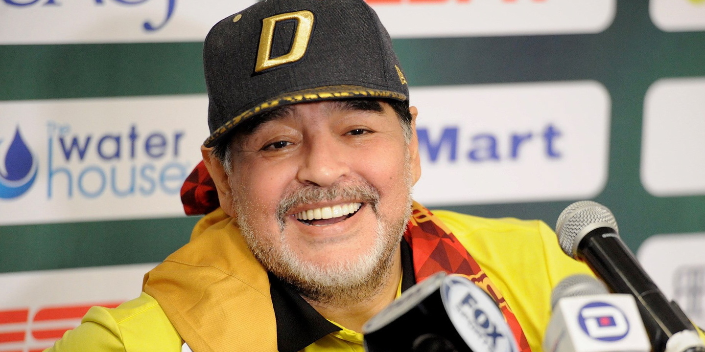 Maradona vai ser operado a coágulo no cérebro