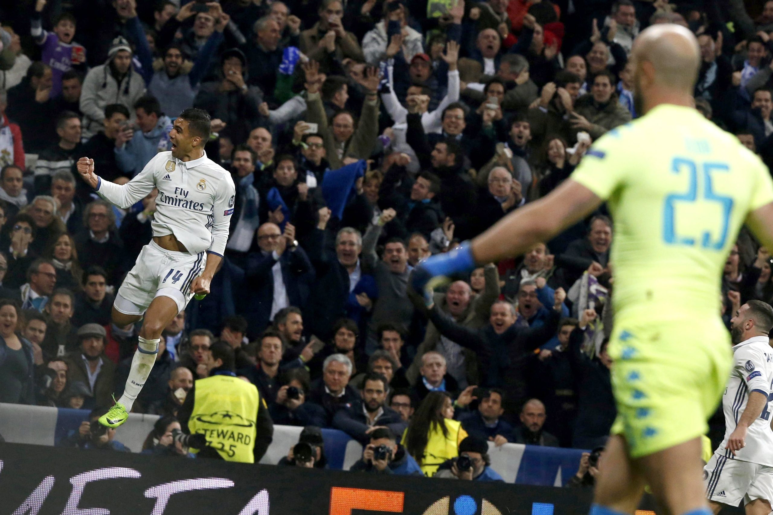 Real Madrid dá a volta ao resultado e vence italianos do Nápoles