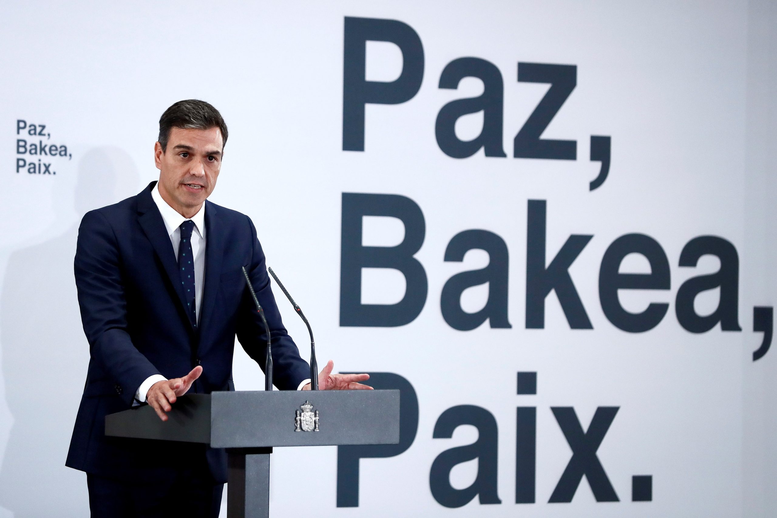 Pedro Sánchez acusa presidente regional de incentivar radicais catalães