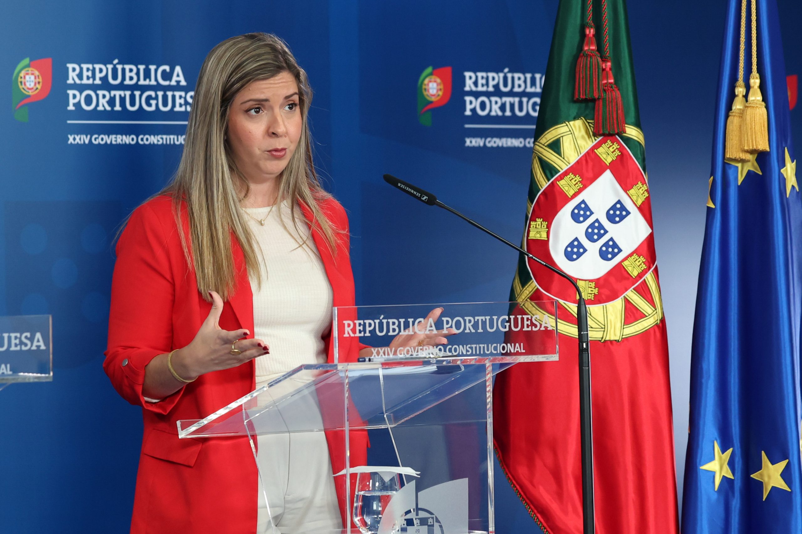 Aposta no digital “não pode implicar” pessoas a ficar para trás, afirma ministra