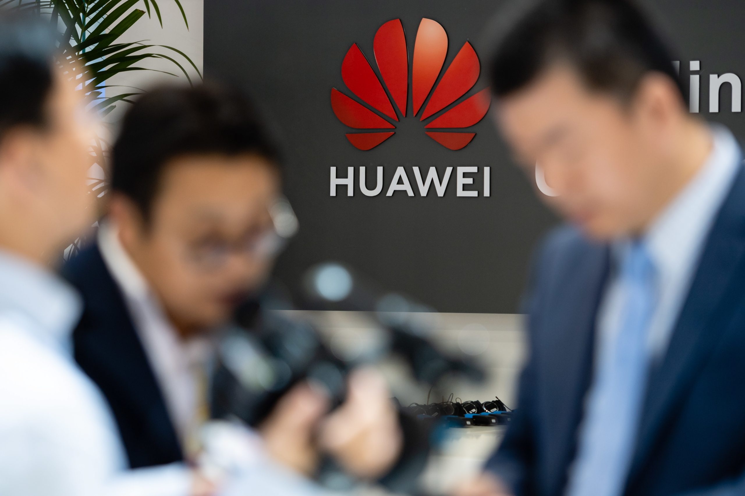 Huawei admite quebra de receitas superior a 26 mil milhões de euros