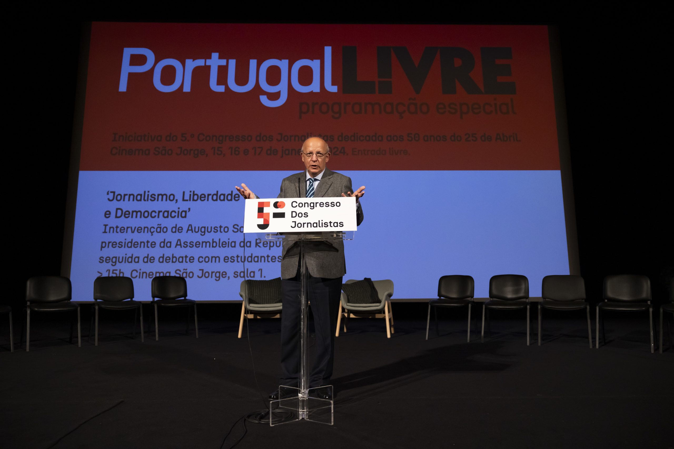 Santos Silva defende que parlamento deve rever lei de imprensa na próxima legislatura