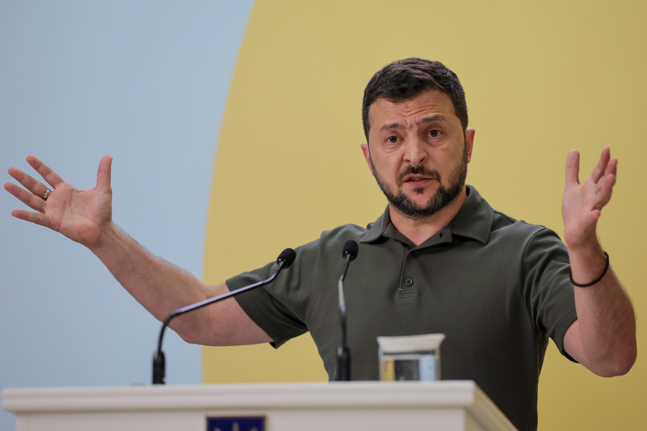 Zelensky diz que “povo livre” assinala hoje os 32 anos de independência