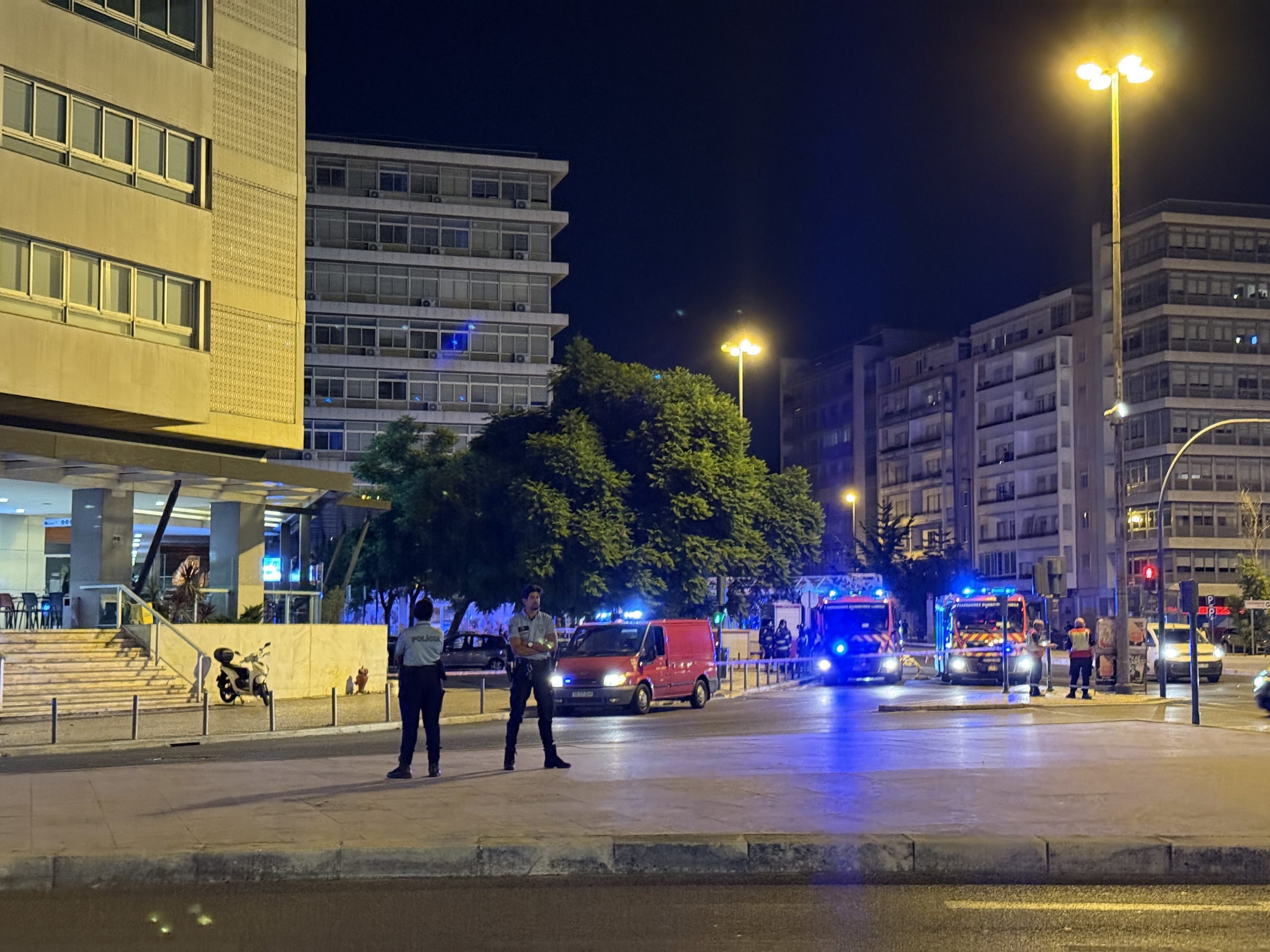 Incêndio numa conduta de extração de restaurante em Alvalade obriga à evacuação
