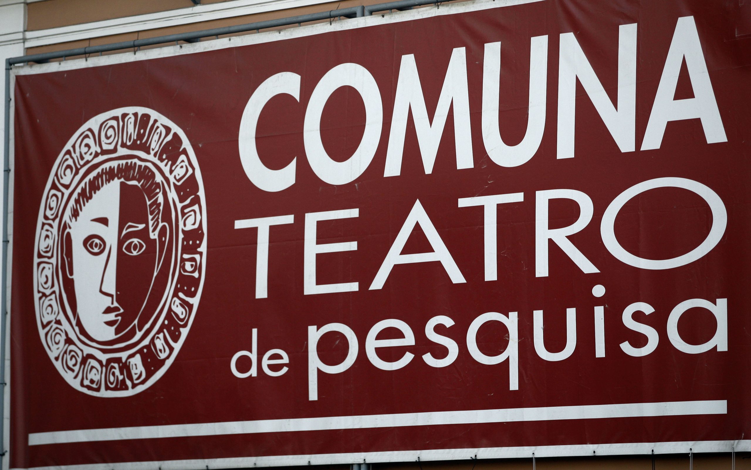 “As Artimanhas de Scapin” estreiam-se na Comuna, o teatro esquecido entre as obras da Praça de Espanha