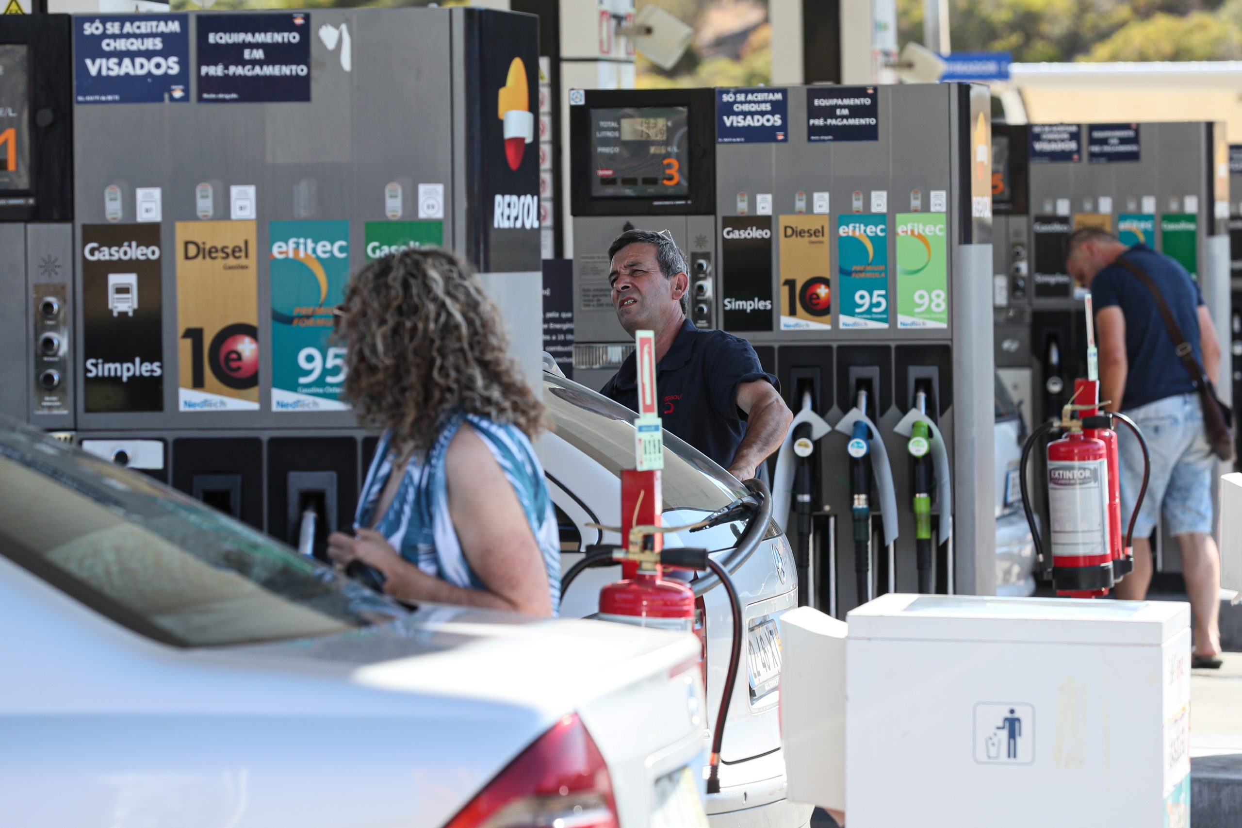 Motoristas: Revendedores de combustíveis esperam rápido acordo após fim da crise energética