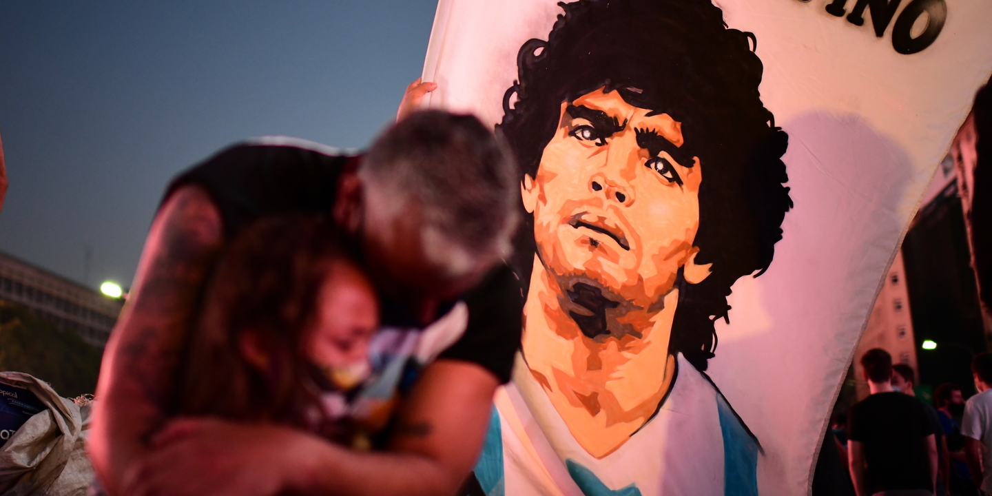 Casa dos pais, dois carros BMW e uma carta de Fidel Castro. Bens de Maradona vão ser leiloados