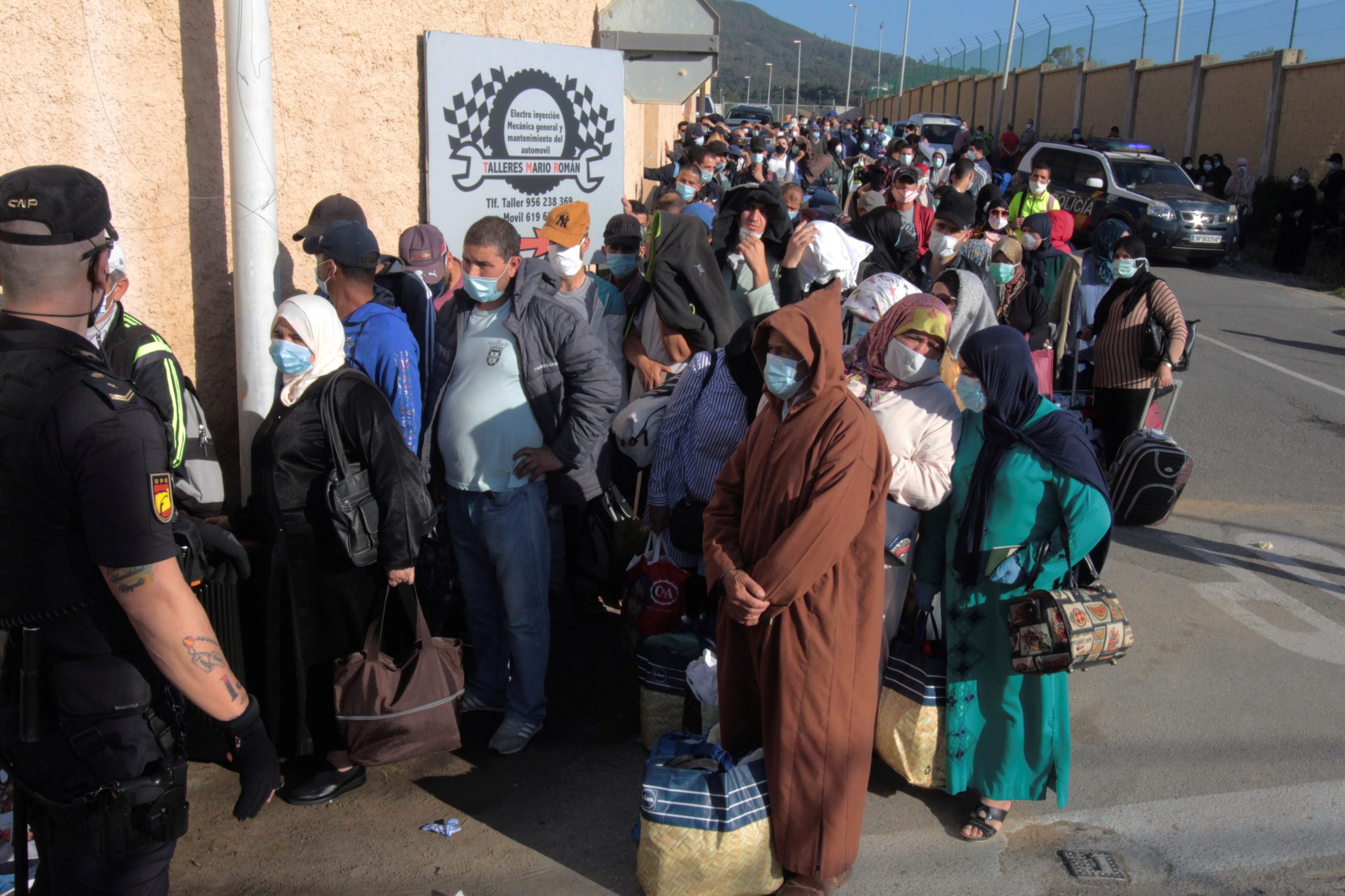 Covid-19: Centenas de marroquinos retidos em Ceuta começaram a ser repatriados