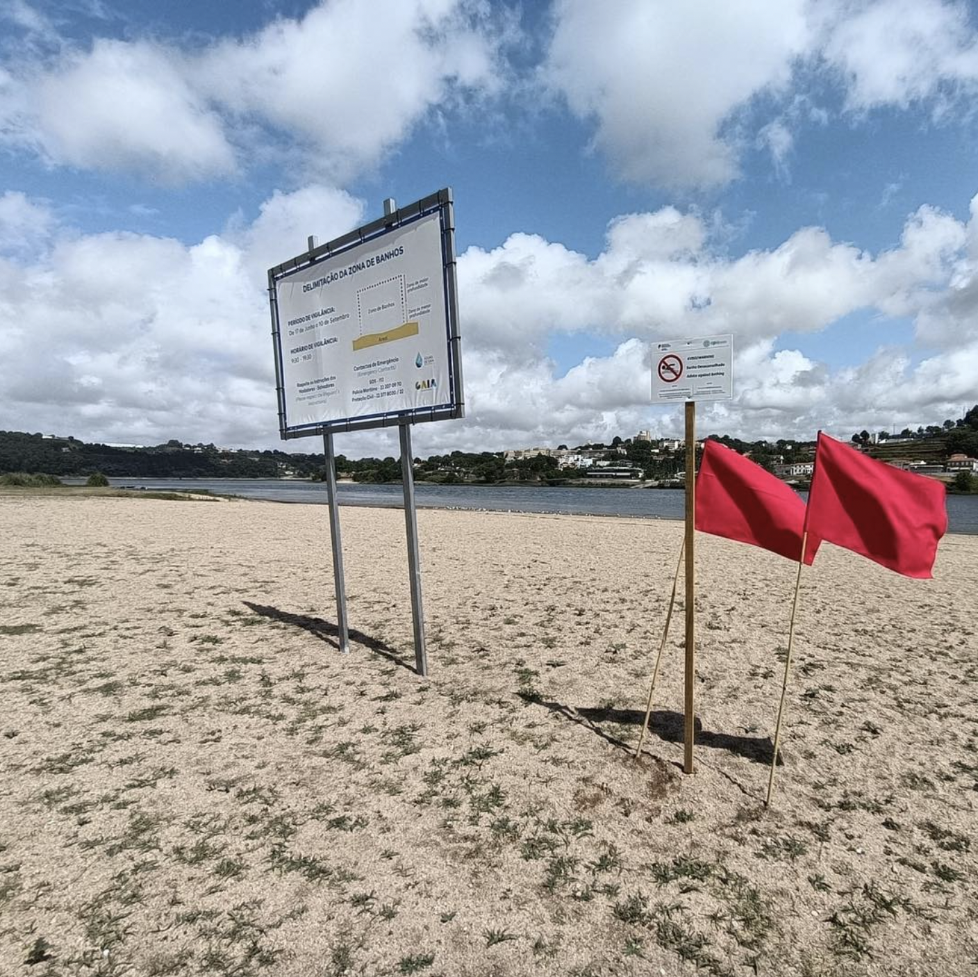 Vila Nova de Gaia e Gondomar: atenção às praias a que vai a banhos. Movimento coloca bandeira vermelha em várias