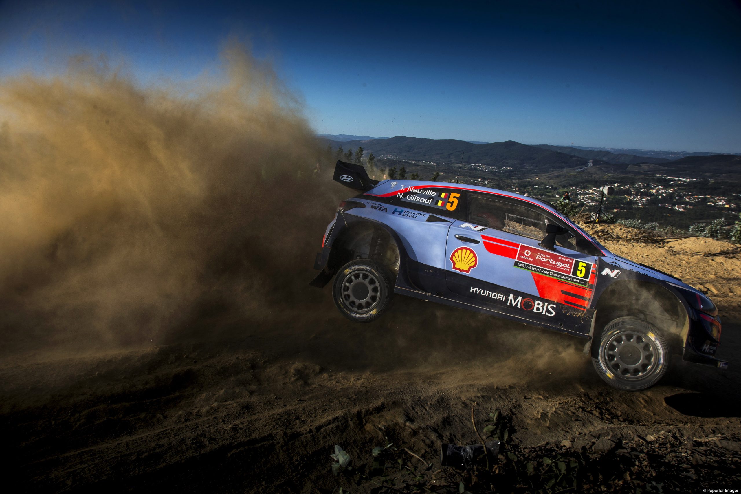 Neuville seguiu exemplo de Loeb e forçou até à vitória no Rali de Portugal