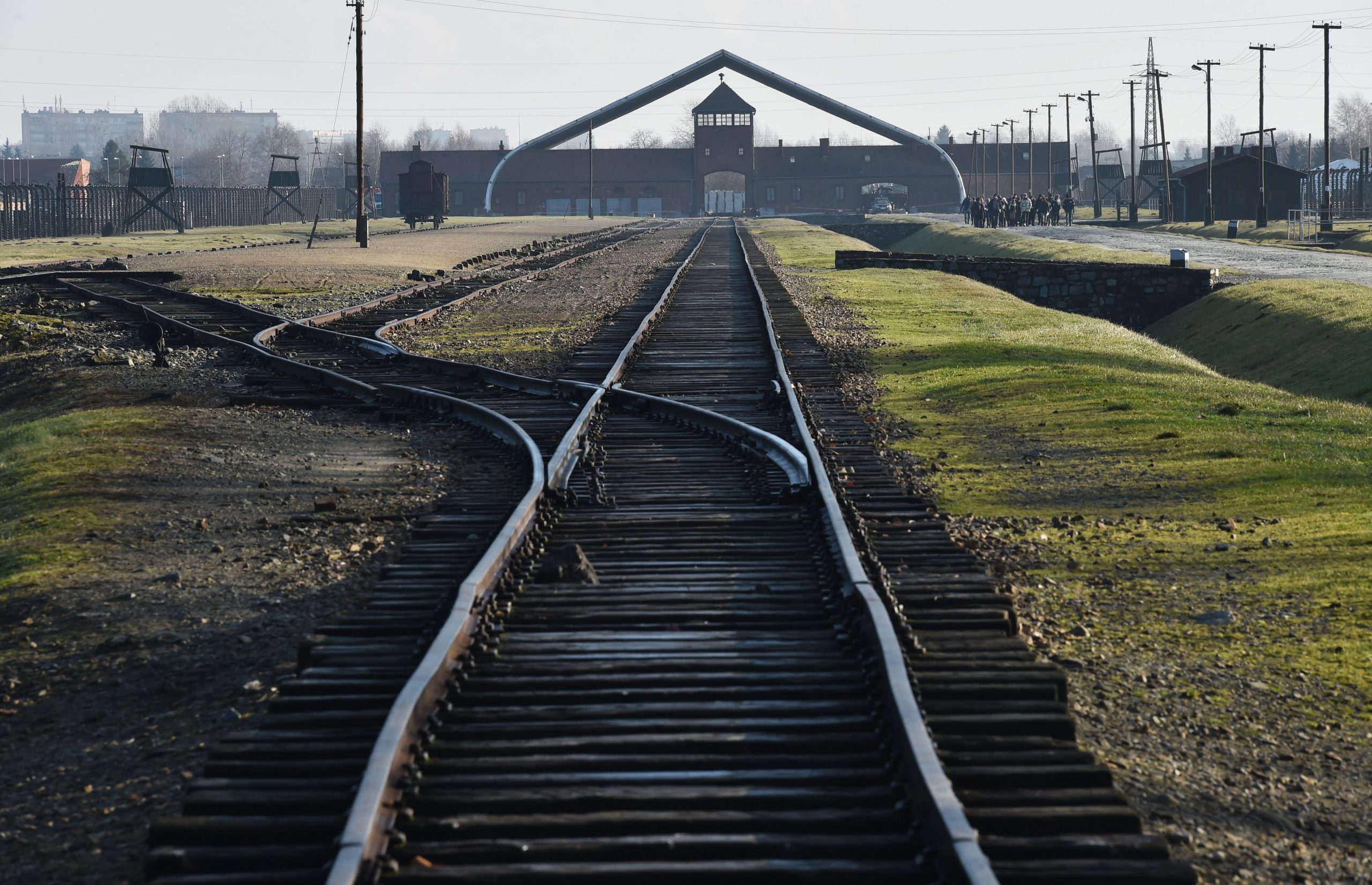 Angela Merkel visita Auschwitz pela primeira vez num “sinal de reconciliação”