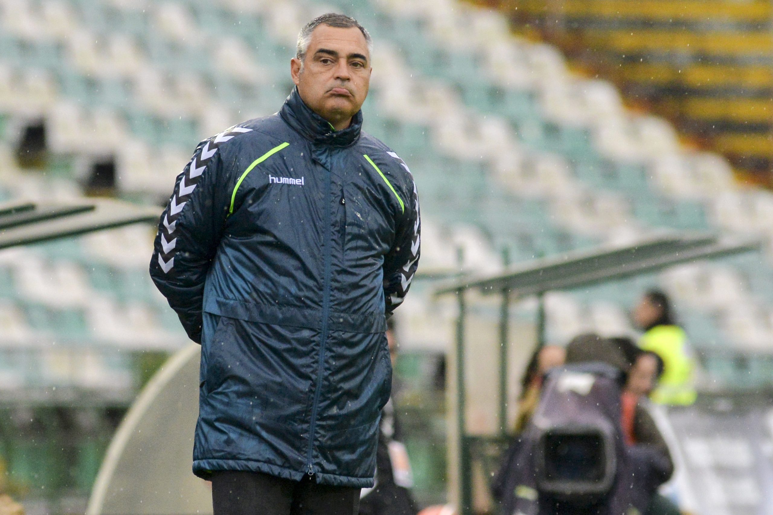 Treinador José Couceiro quer surpreender “o melhor FC Porto da época”