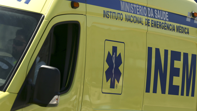 Libertação de vapores em lavandaria de Vialonga faz vários feridos