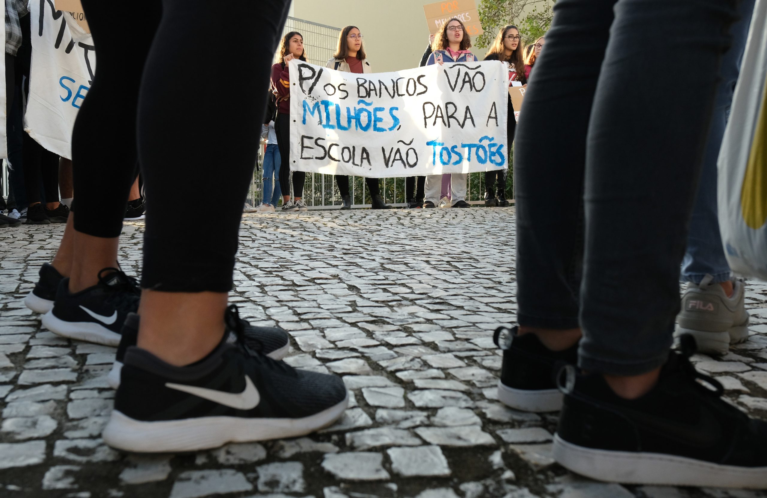 Alunos da Escola Secundária do Pinhal Novo protestam contra falta de funcionários