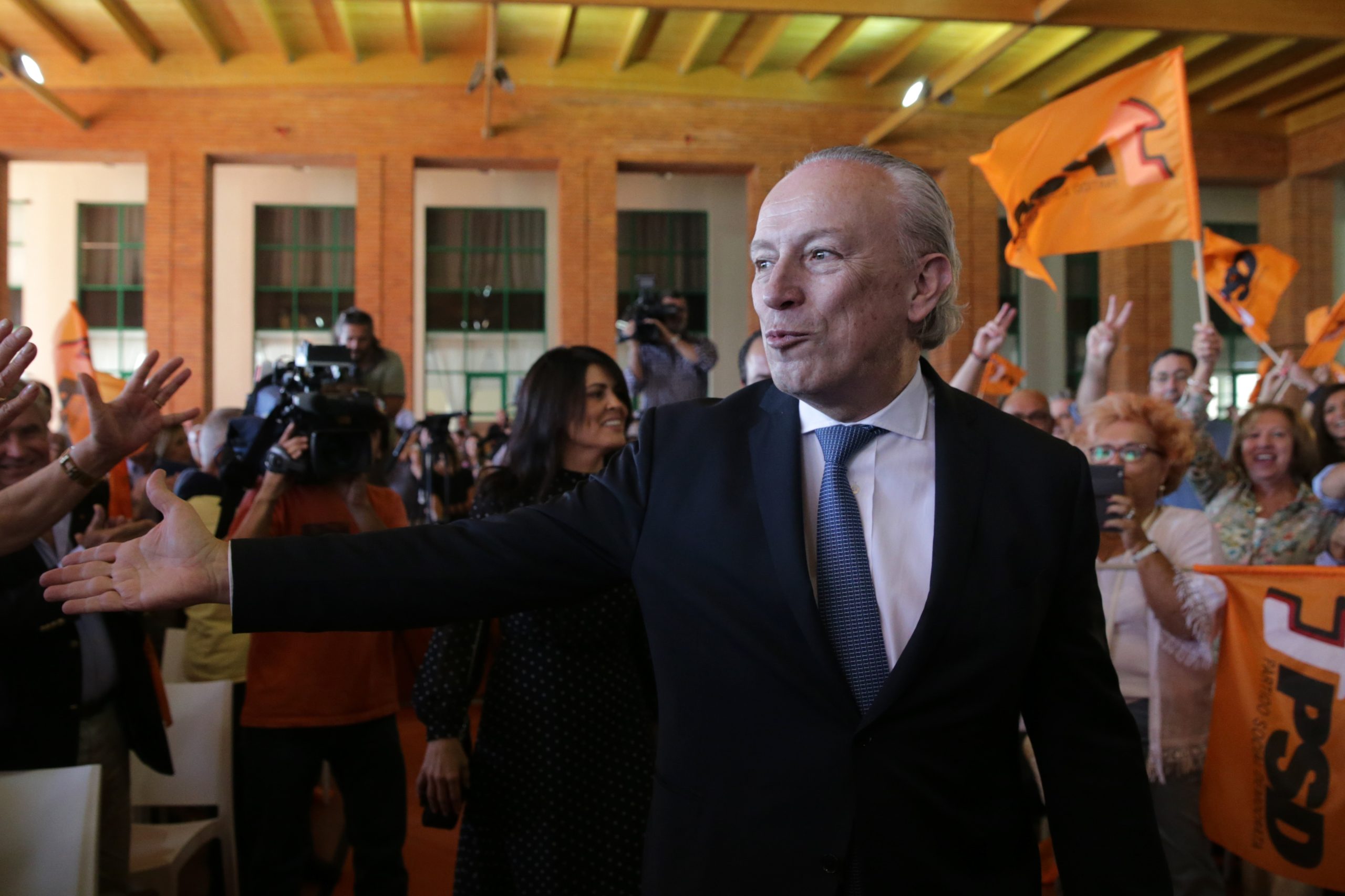 PSD: Santana avisa Costa que se “desengane” se pensa que vai ter oposição “mais doce”