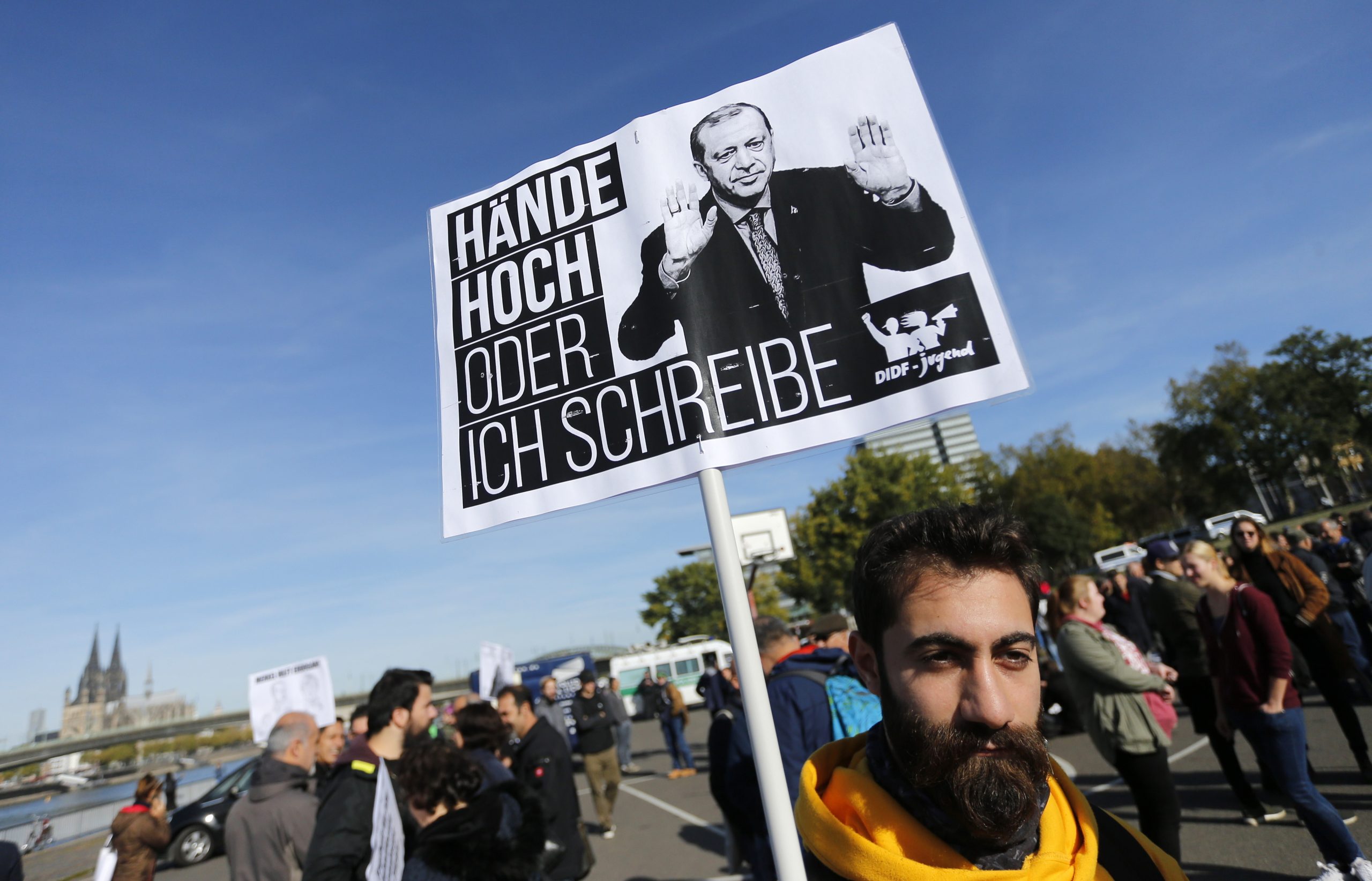 Centenas protestam em Colónia contra visita de Erdogan