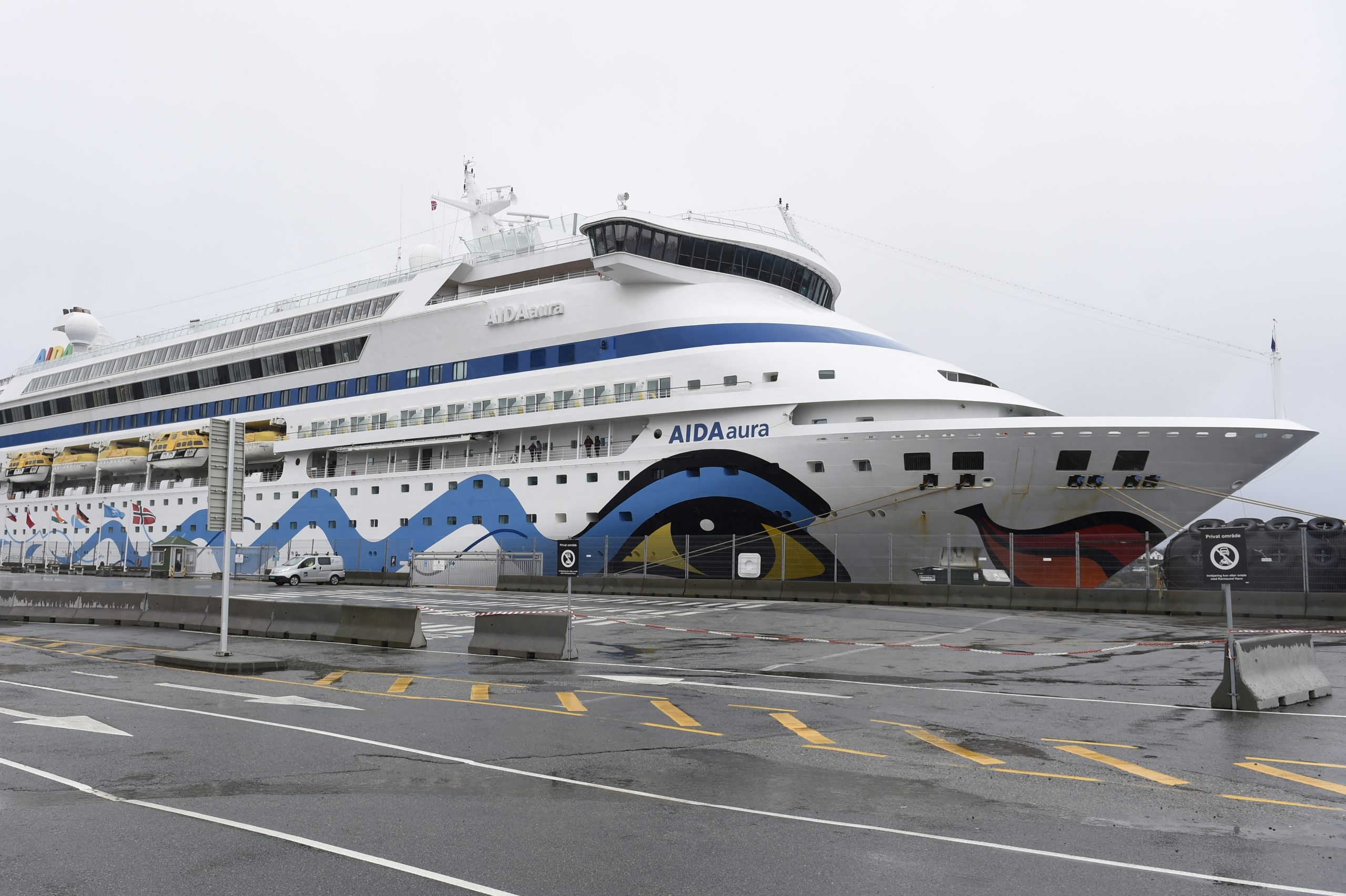 Covid-19: Cruzeiro com 1.200 pessoas parado na Noruega à espera de resultado de testes