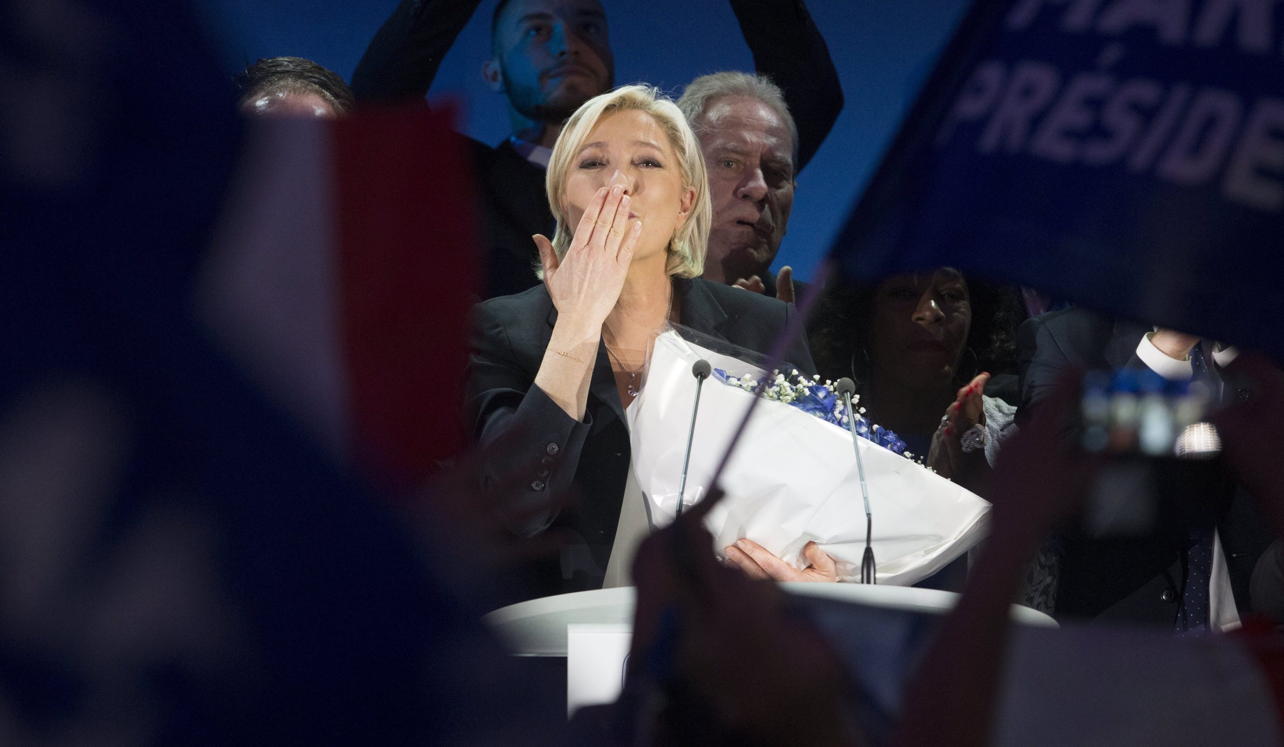 França: Le Pen à frente quando estão contados um terço dos votos