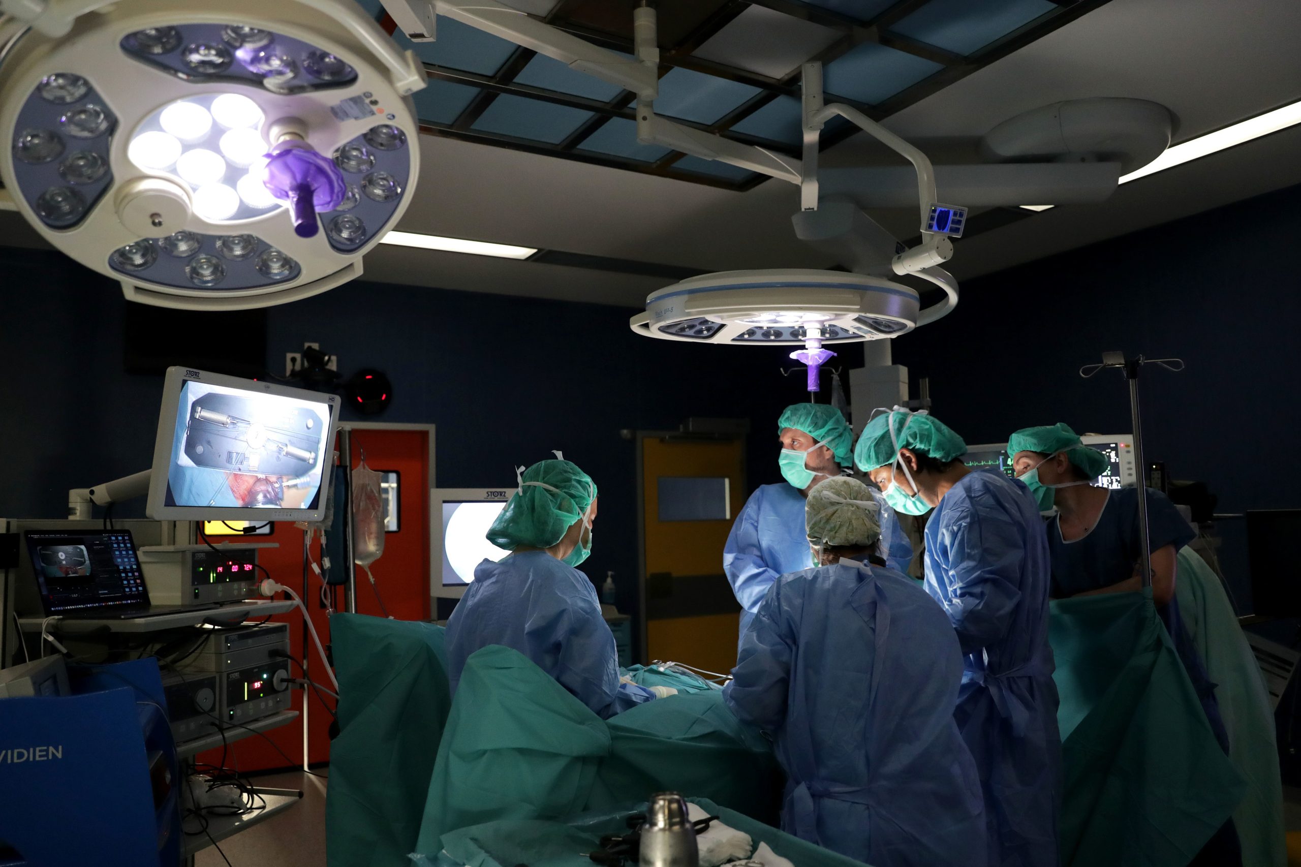 Médicos queixam-se de sobrecarga estando cirurgiões em teletrabalho