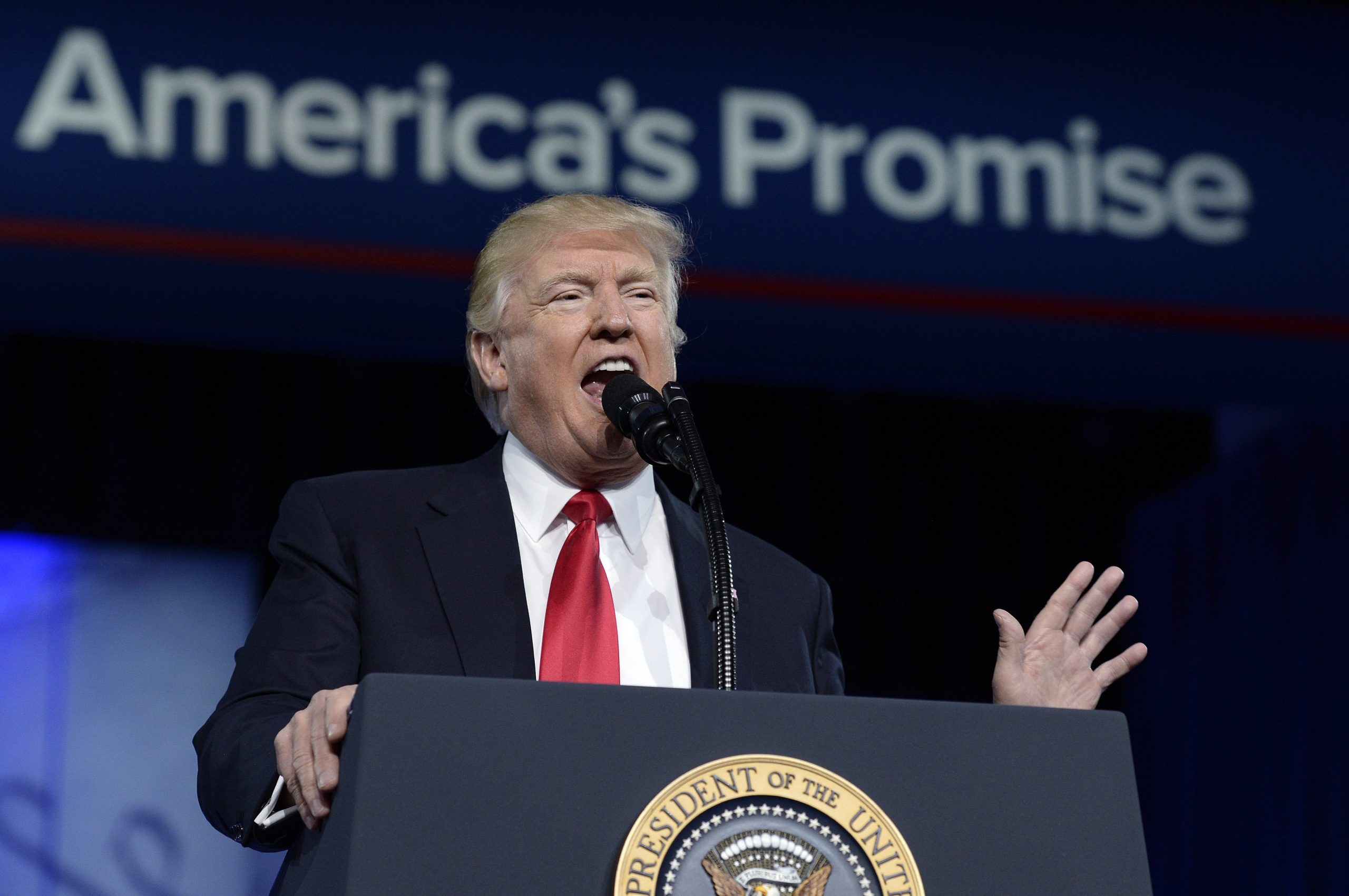 Trump quer aumentar as despesas militares. É uma “mensagem para o mundo”