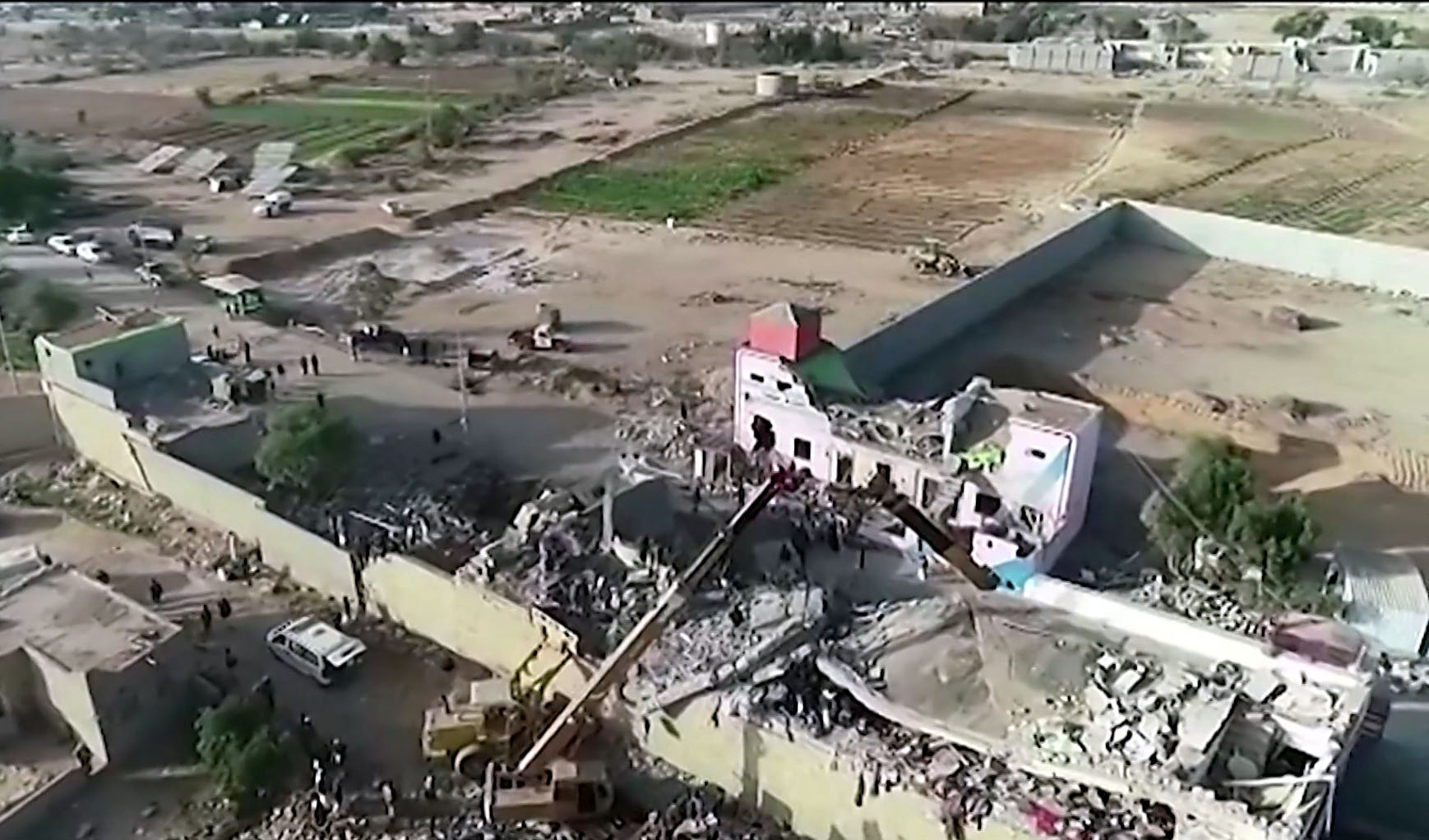 Pelo menos 70 mortos em bombardeamento de prisão controlada pelos rebeldes no Iémen