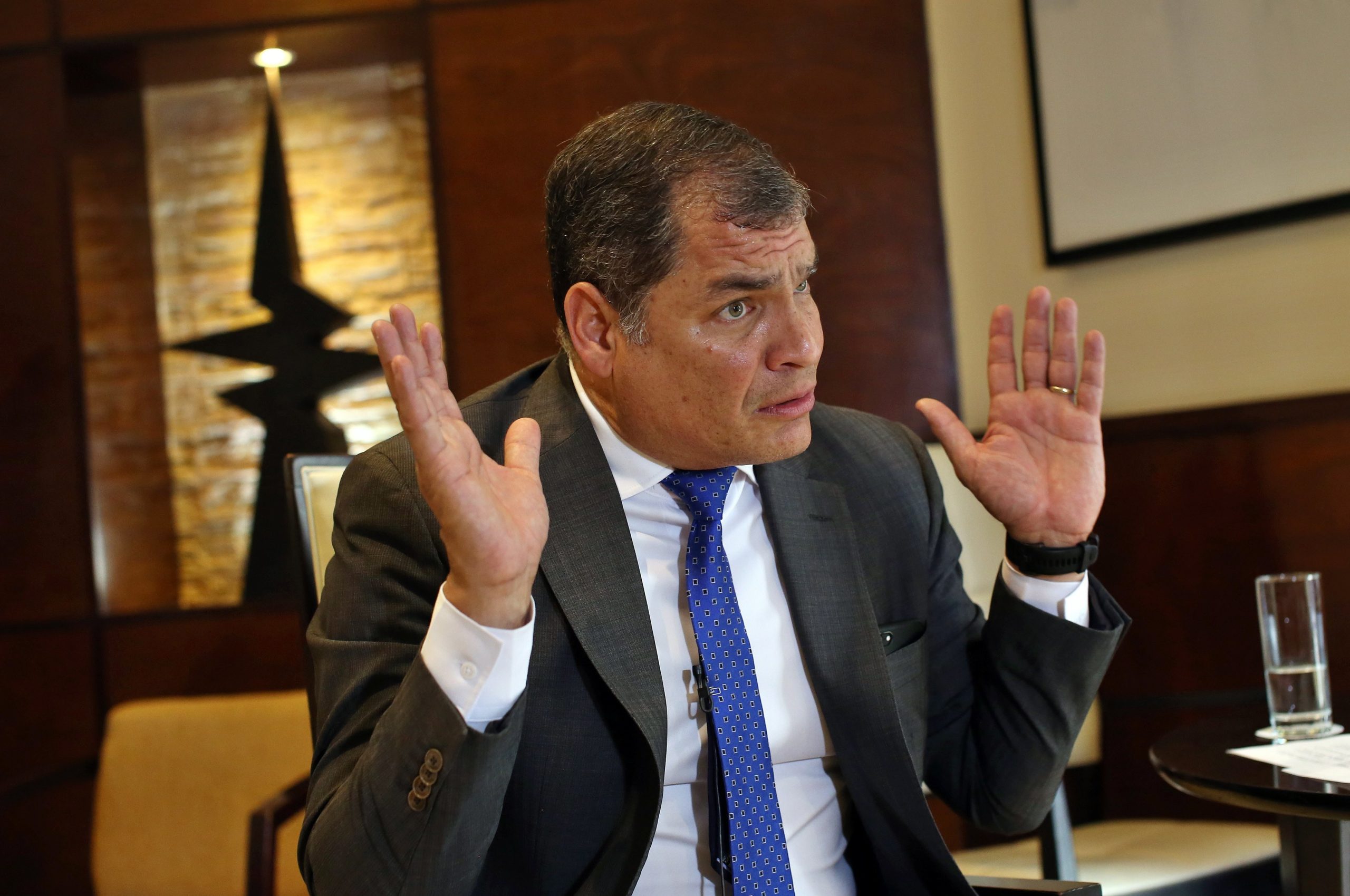 Equador quer julgar ex-Presidente acusado de tentar sequestrar político na Colômbia