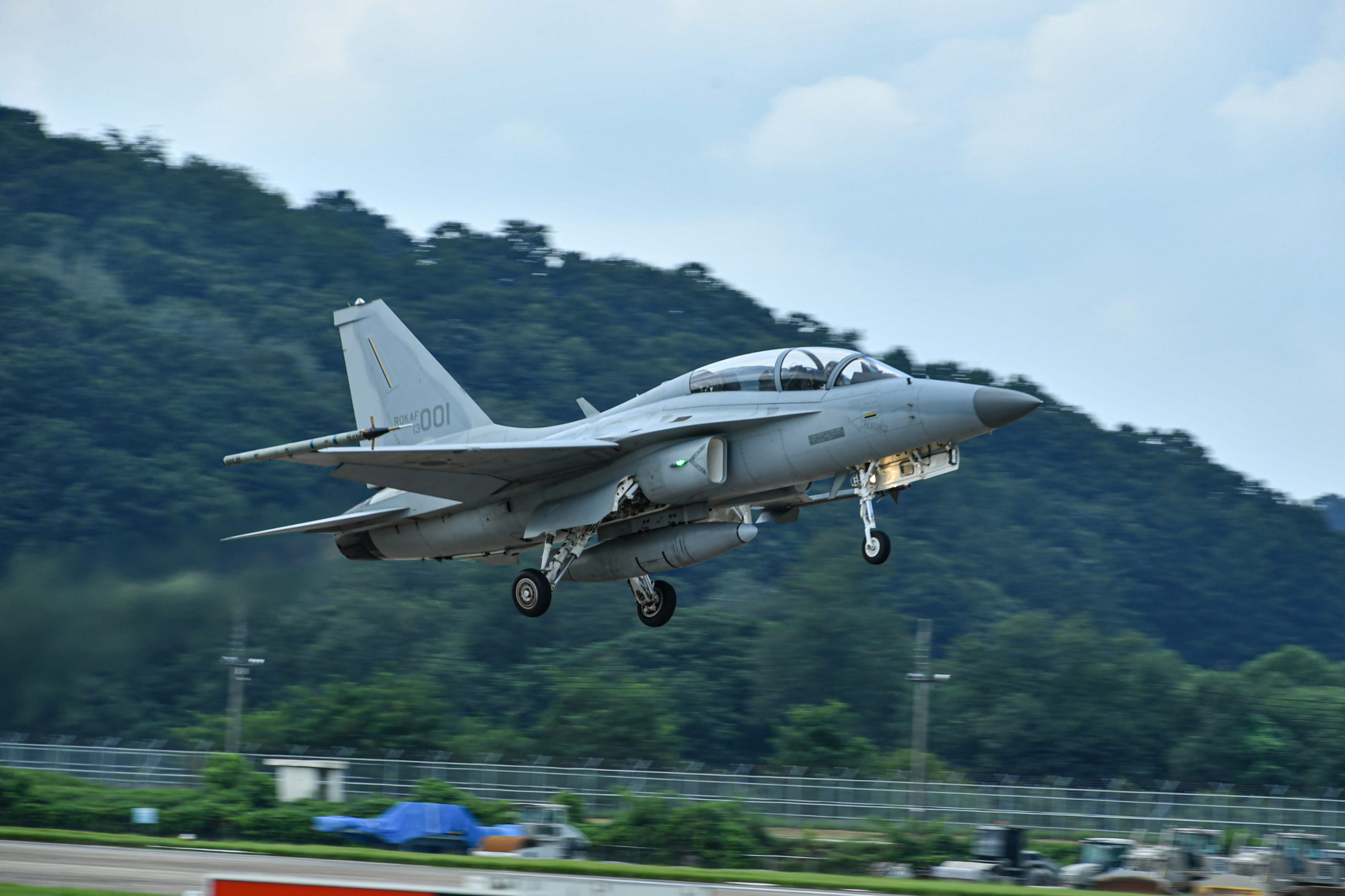 Filipinas lançam missão de resgate de caça militar desaparecido