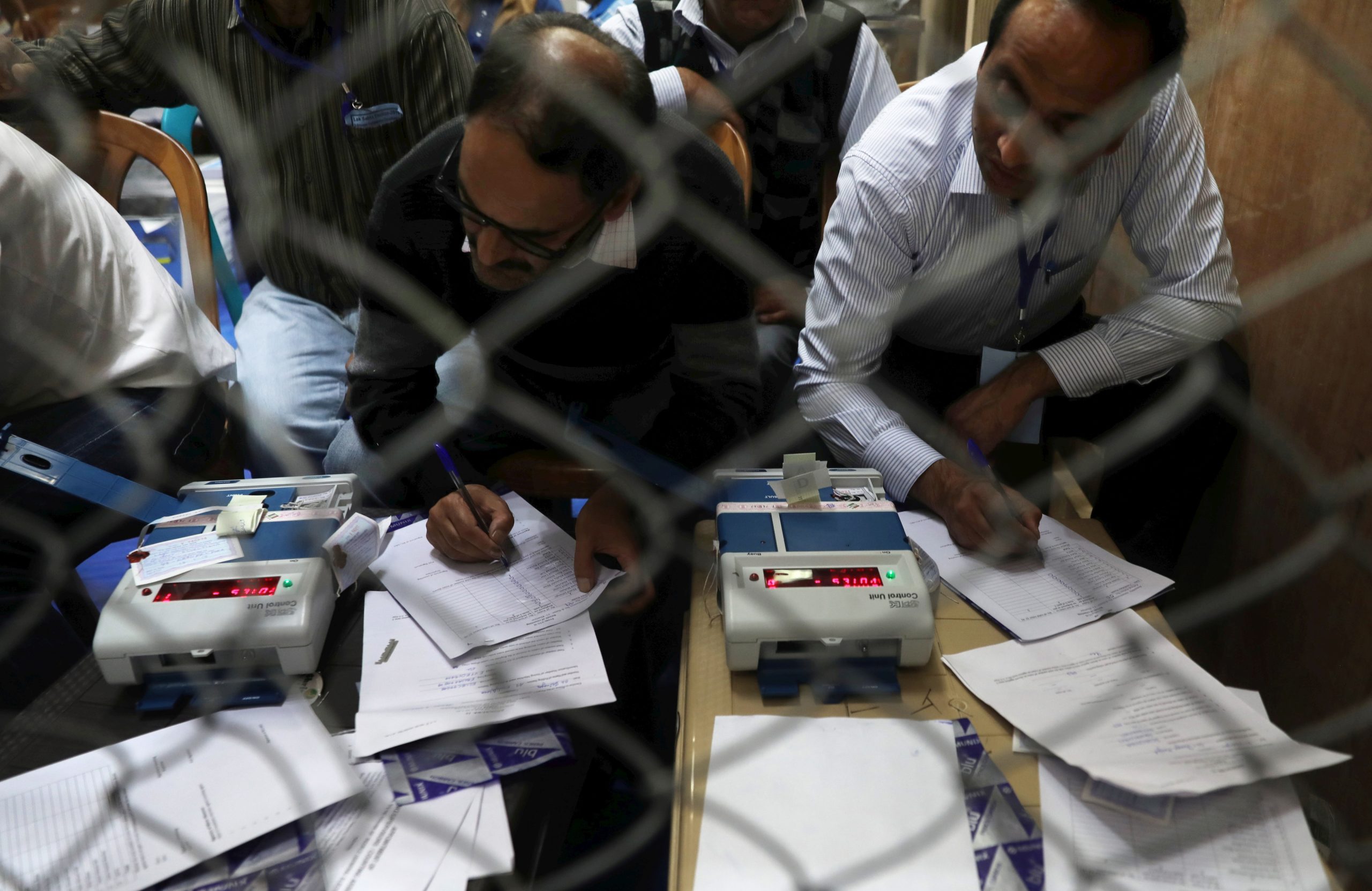 Partido do primeiro-ministro Modi lidera contagem de votos na Índia