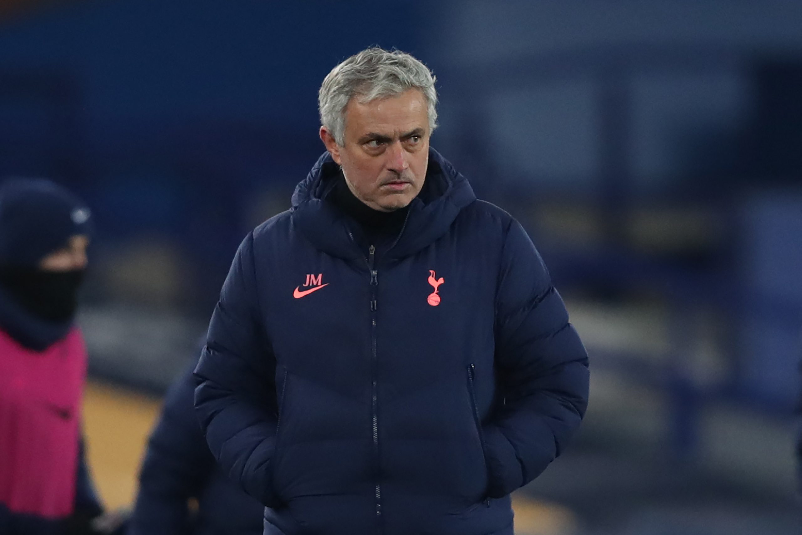 Mourinho arrasa arbitragem após a derrota no dérbi de Londres: “Não há entrevistas para os árbitros após os jogos? É uma pena”