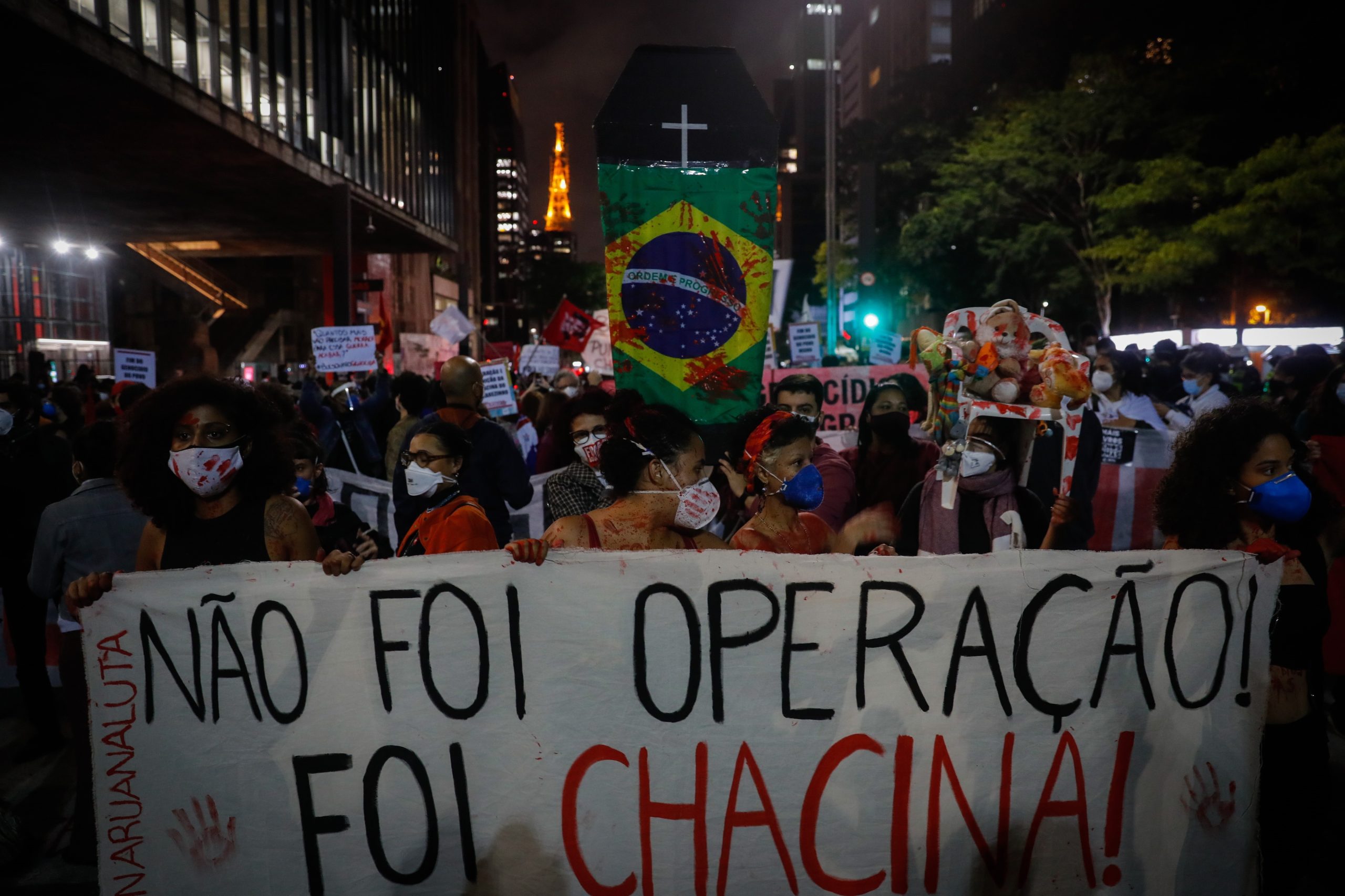 Comando da polícia deve ser investigado por 28 mortes em operação no Rio de Janeiro, diz Human Rights Watch