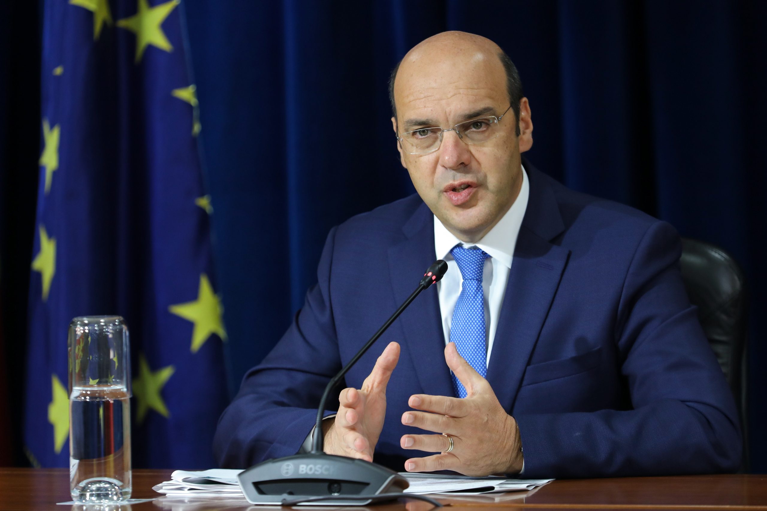 Ministro da Economia reconhece importância do lítio mas admite necessidade de avaliar impactos