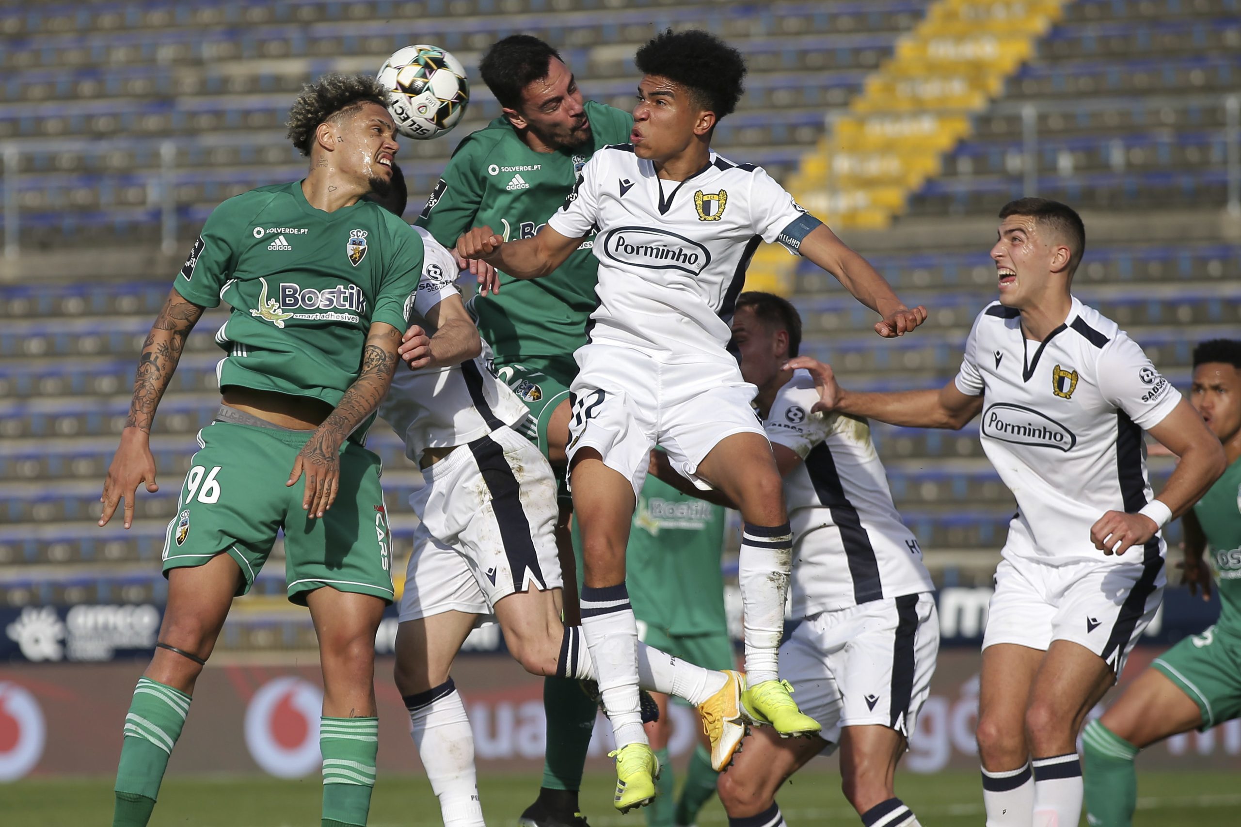 Famalicão empata a zero com Farense reduzido a 10 desde os 50 minutos