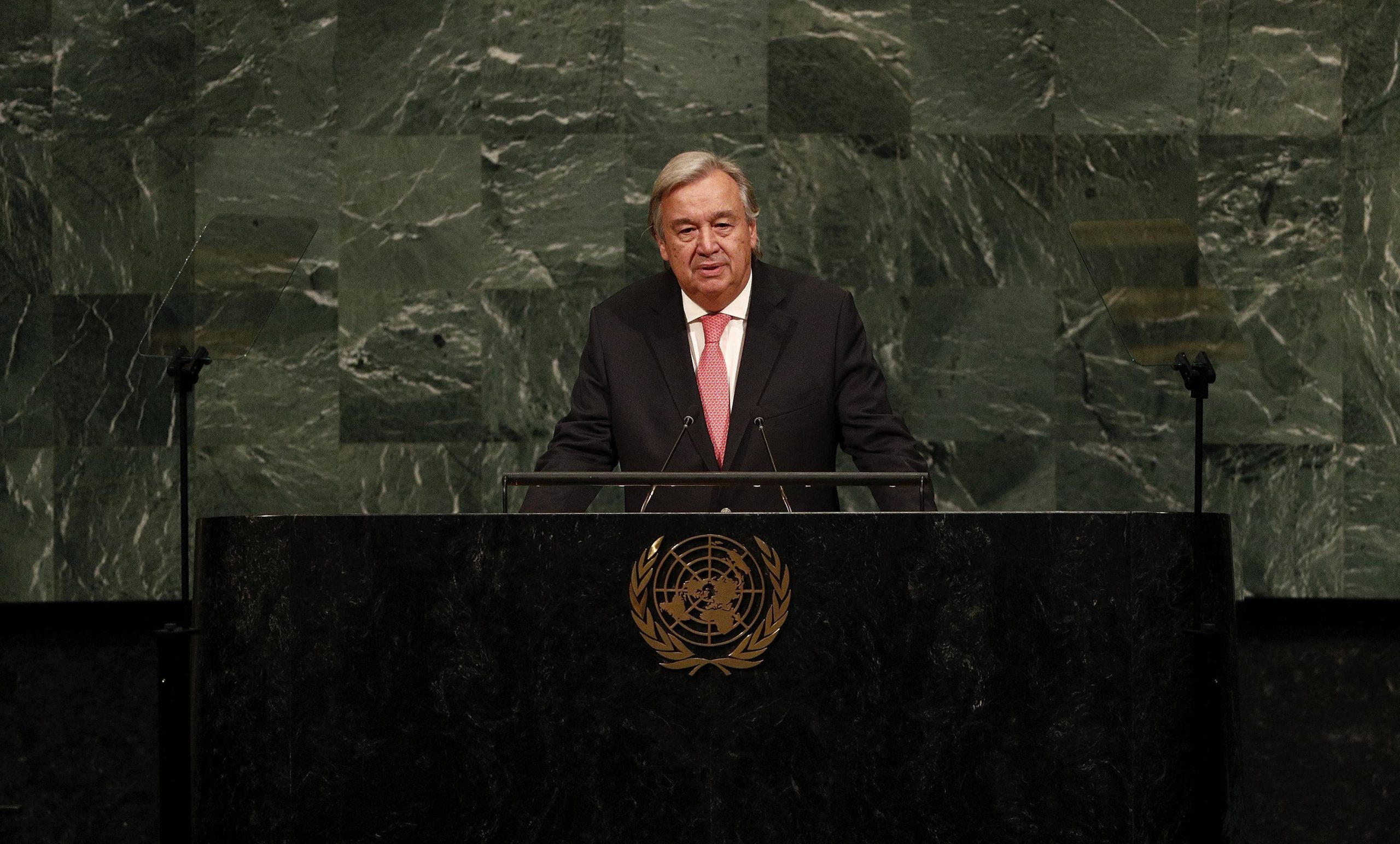 Zimbabué: António Guterres apela “à moderação”
