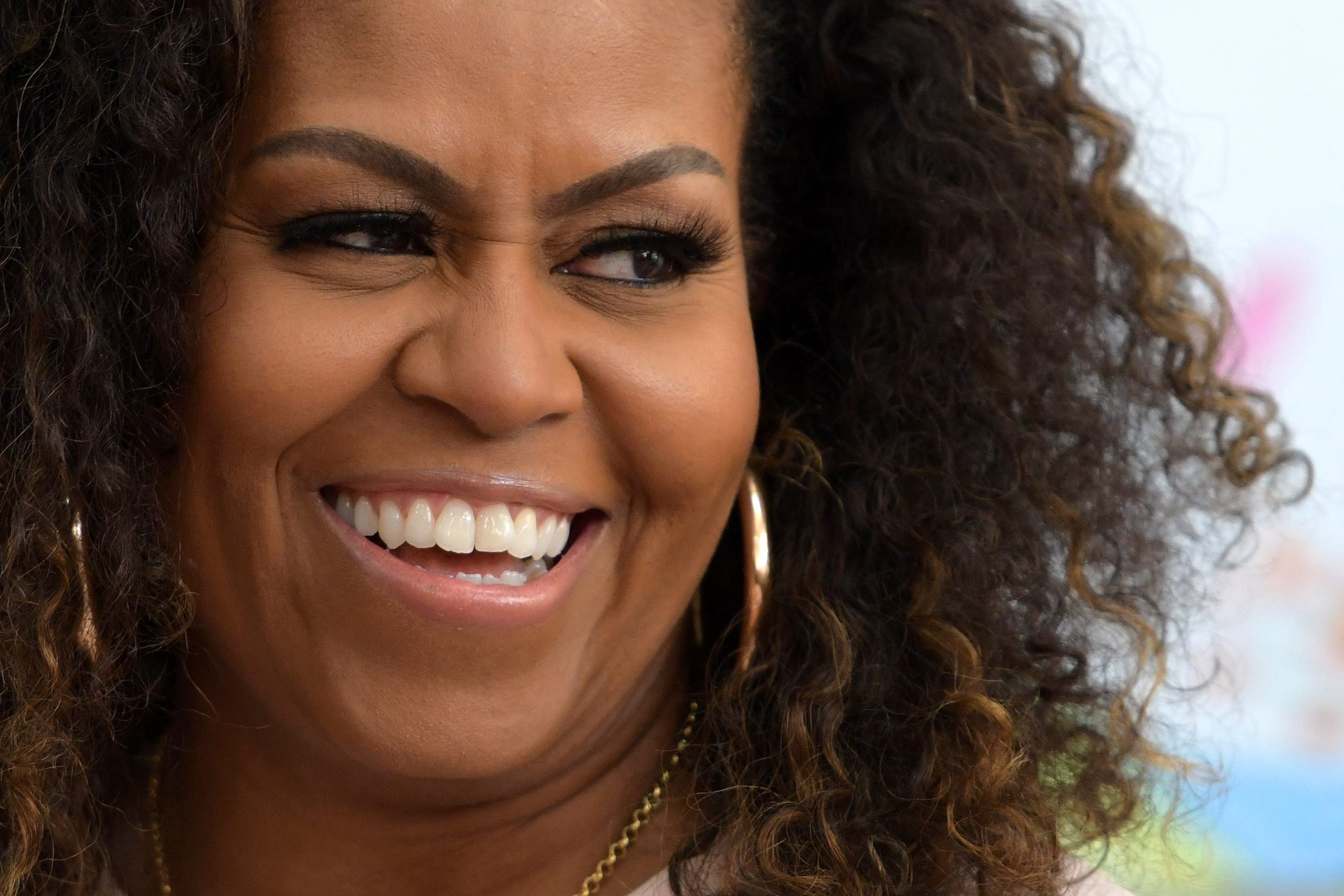 Michelle Obama apela ao voto em Biden “como se vidas dependessem disso”