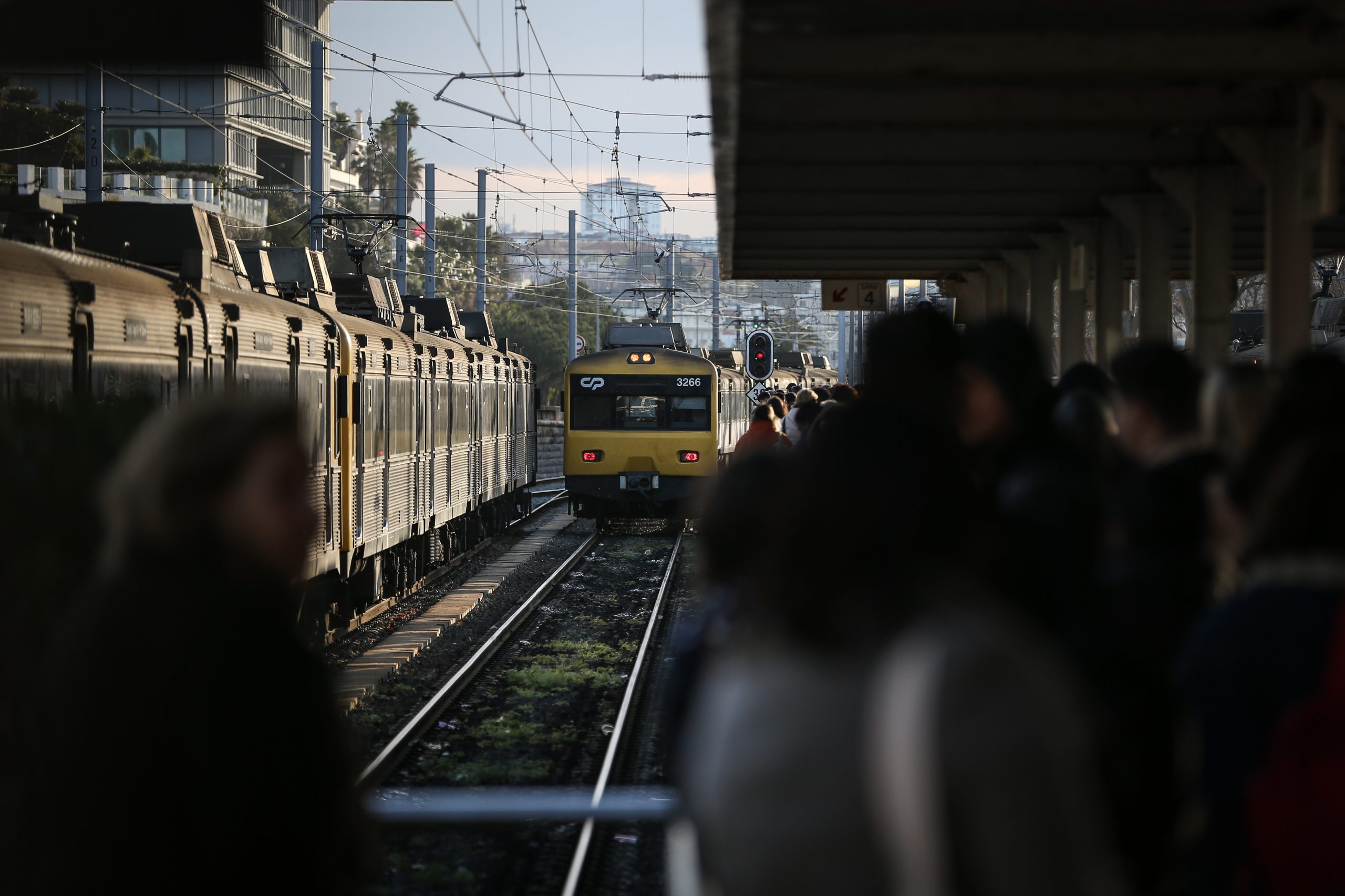 Greve parcial na CP suprimiu 22 comboios até às 8 da manhã