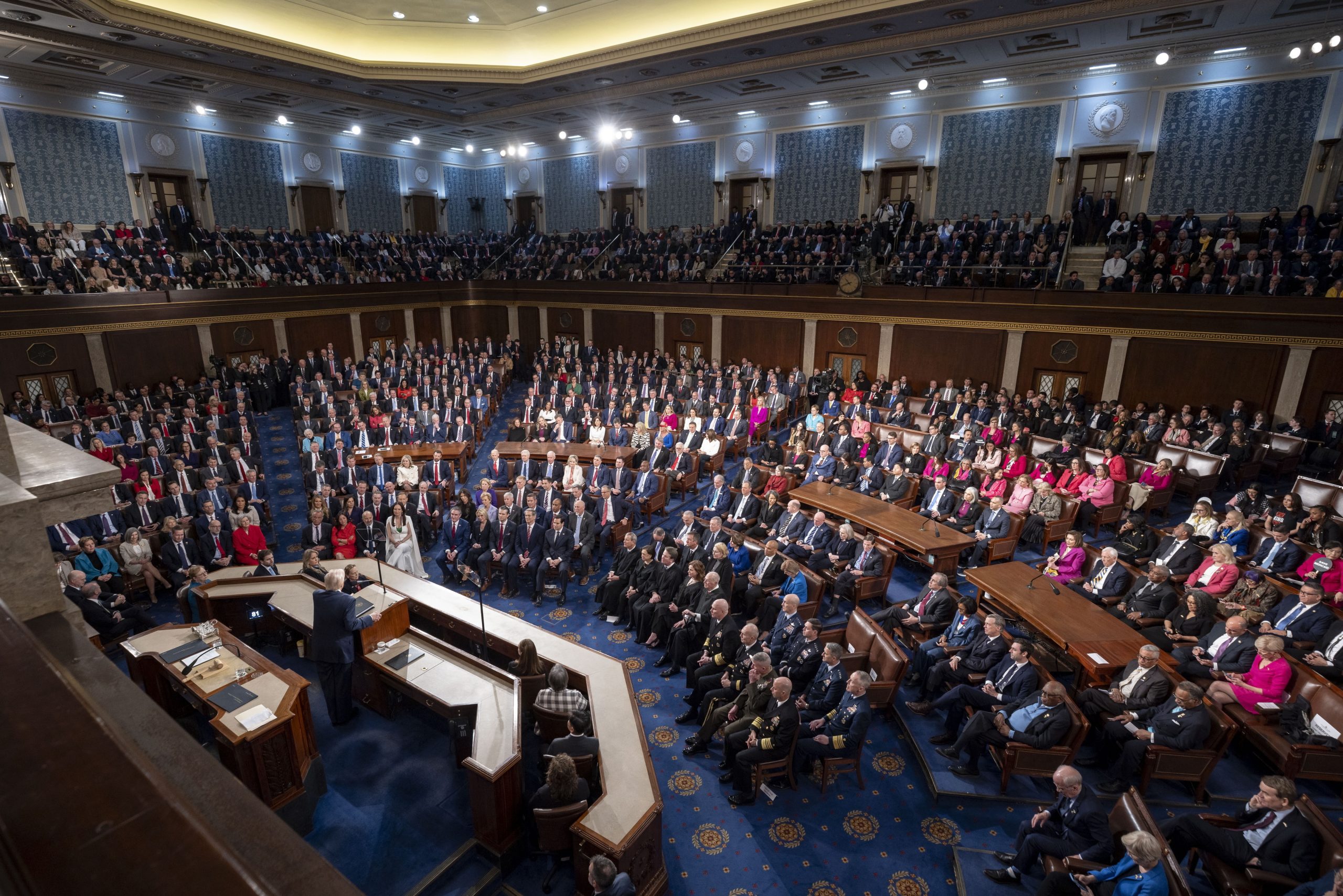 Congresso norte-americano prepara-se para votar limites de Trump