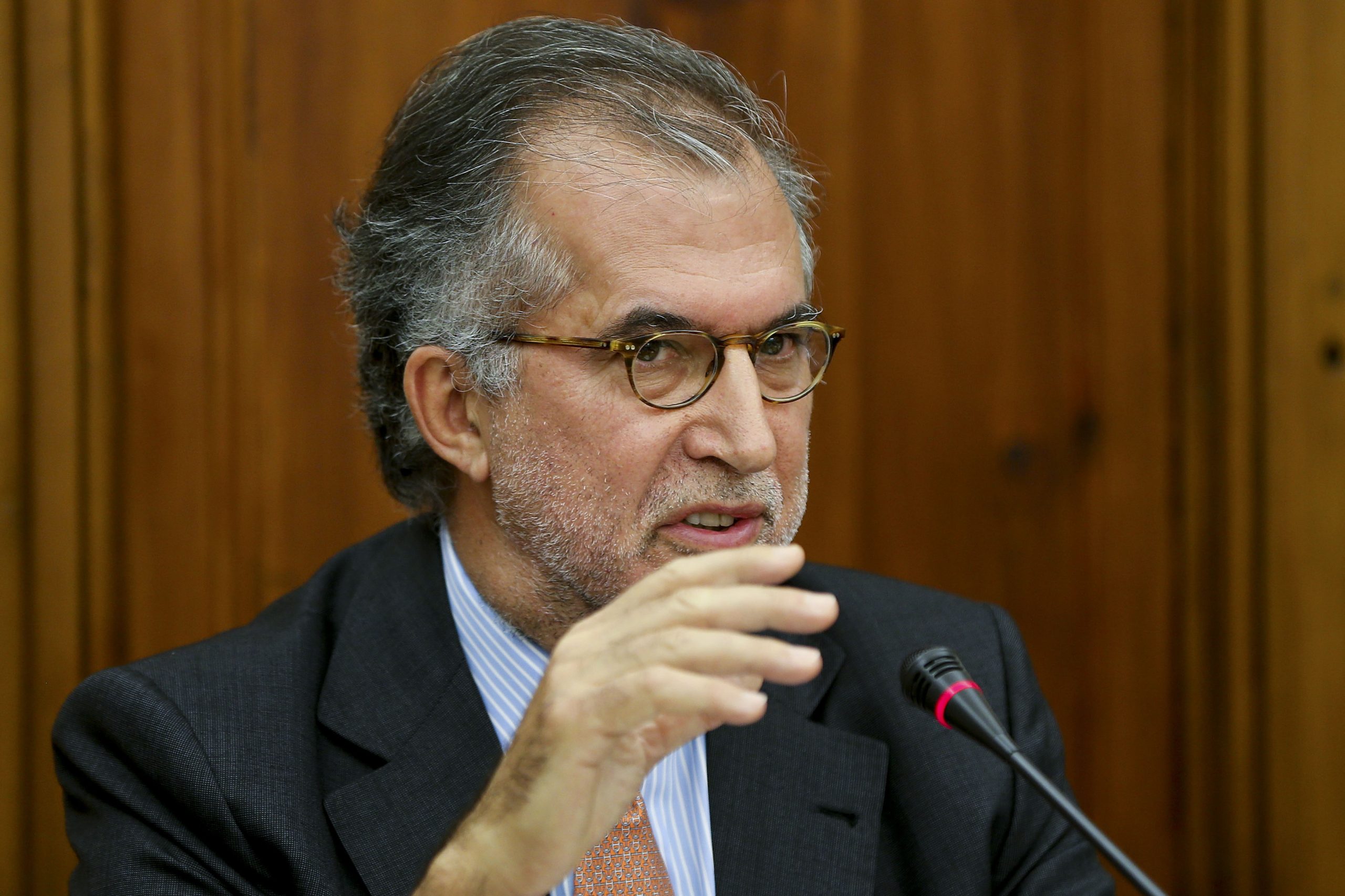 CGD: PSD e CDS pedem “declarações, notas e comunicados” entre Governo e Domingues mas não SMS