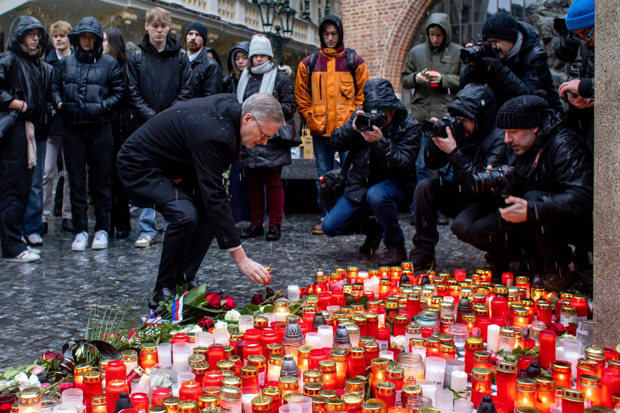 Polícia já identificou as 13 vítimas mortais do tiroteio na universidade de Praga