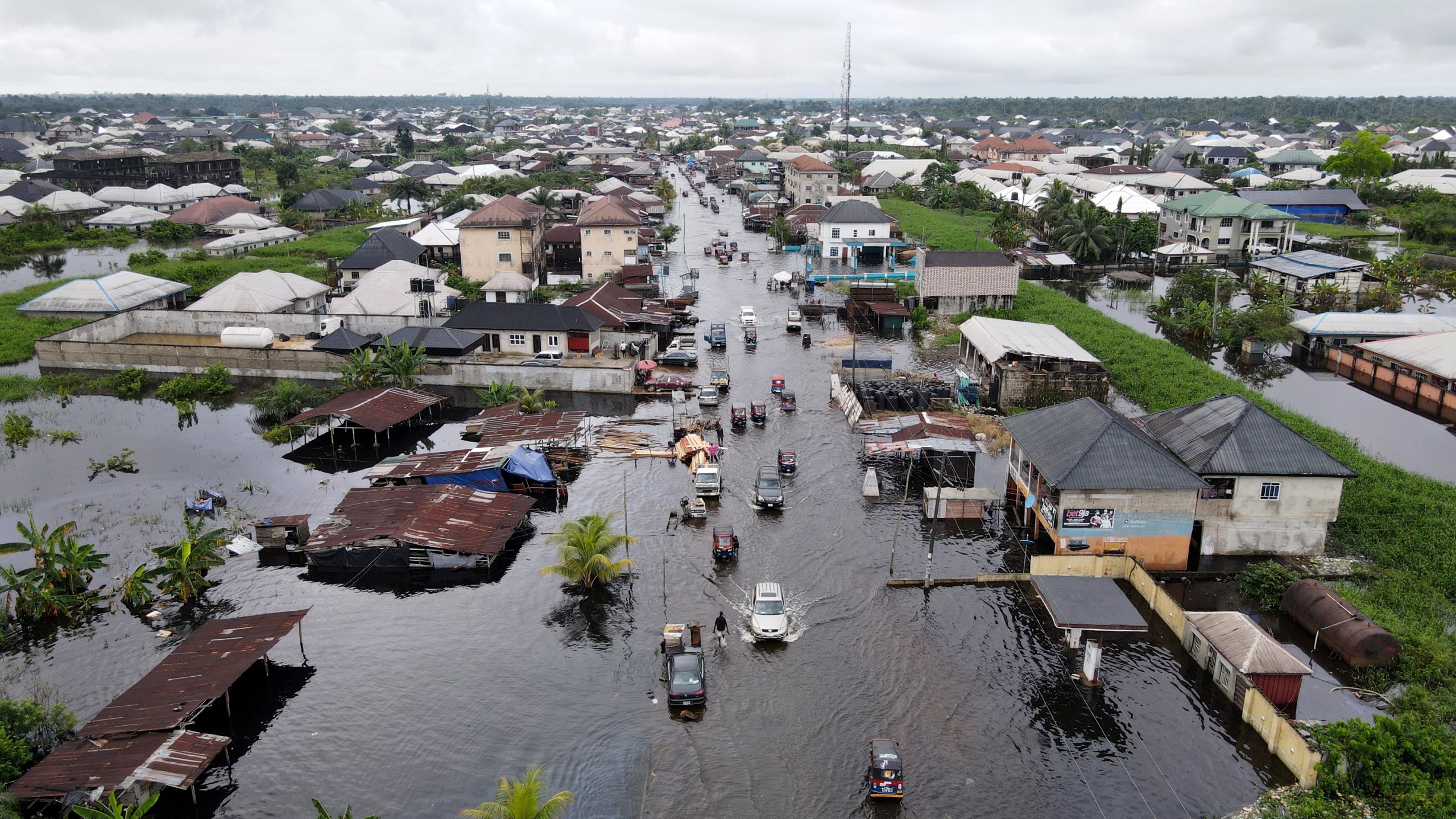 Mais de 1,5 milhões de crianças em risco na Nigéria devido a inundações devastadoras