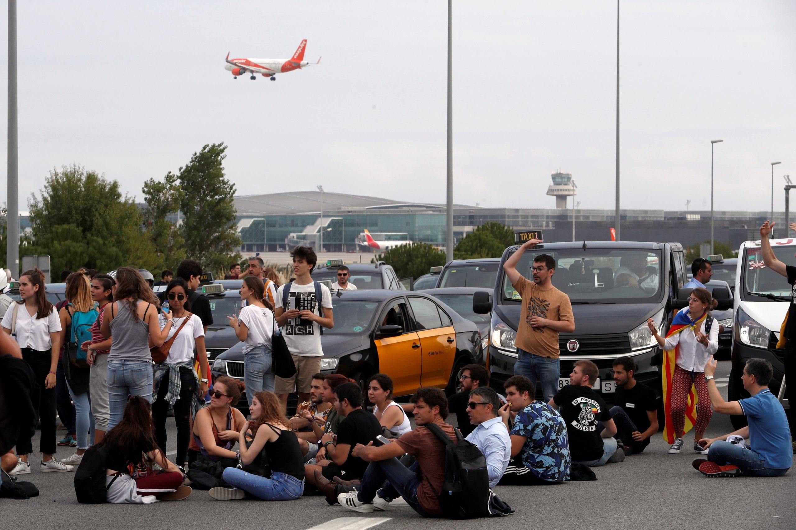 Catalunha: Mossos d’Esquadra pedem apoio à polícia nacional para proteger aeroporto