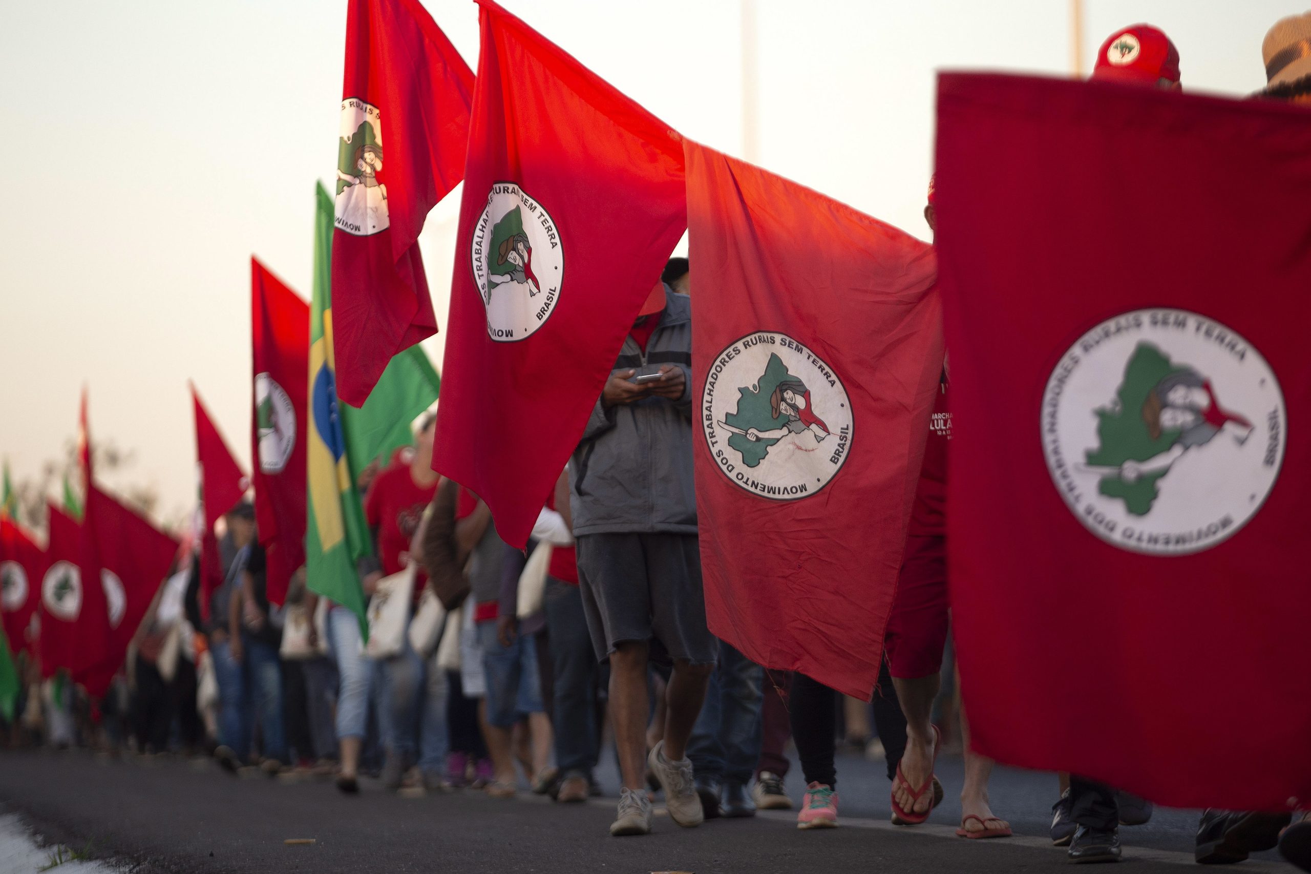 Milhares de ativistas chegaram a Brasília para apoiar a candidatura de Lula