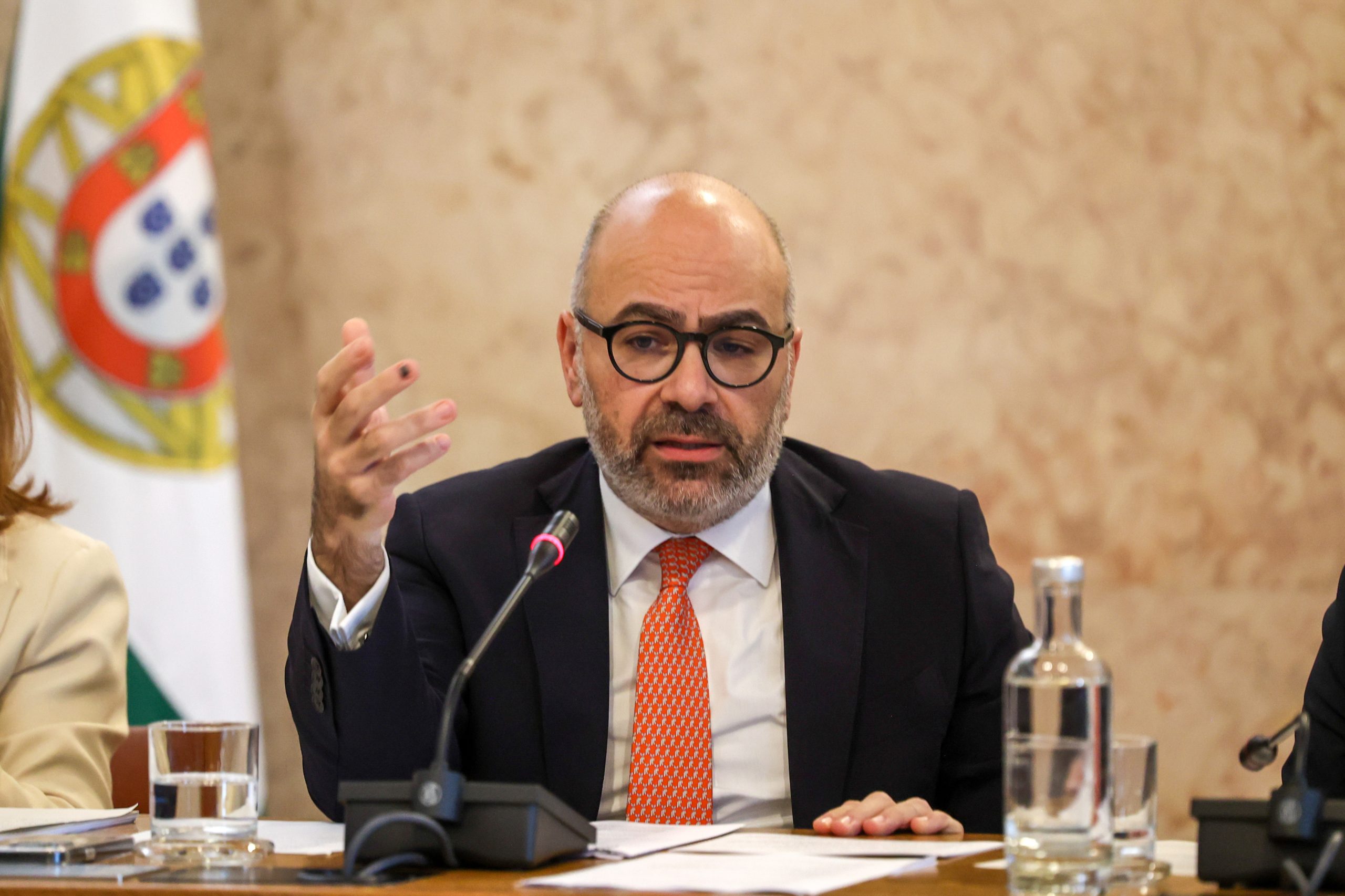 “Nos últimos tempos temos assistido a declarações de Pedro Nuno Santos que suscitam preocupação quanto à sua precisão”, afirma Pinto Luz